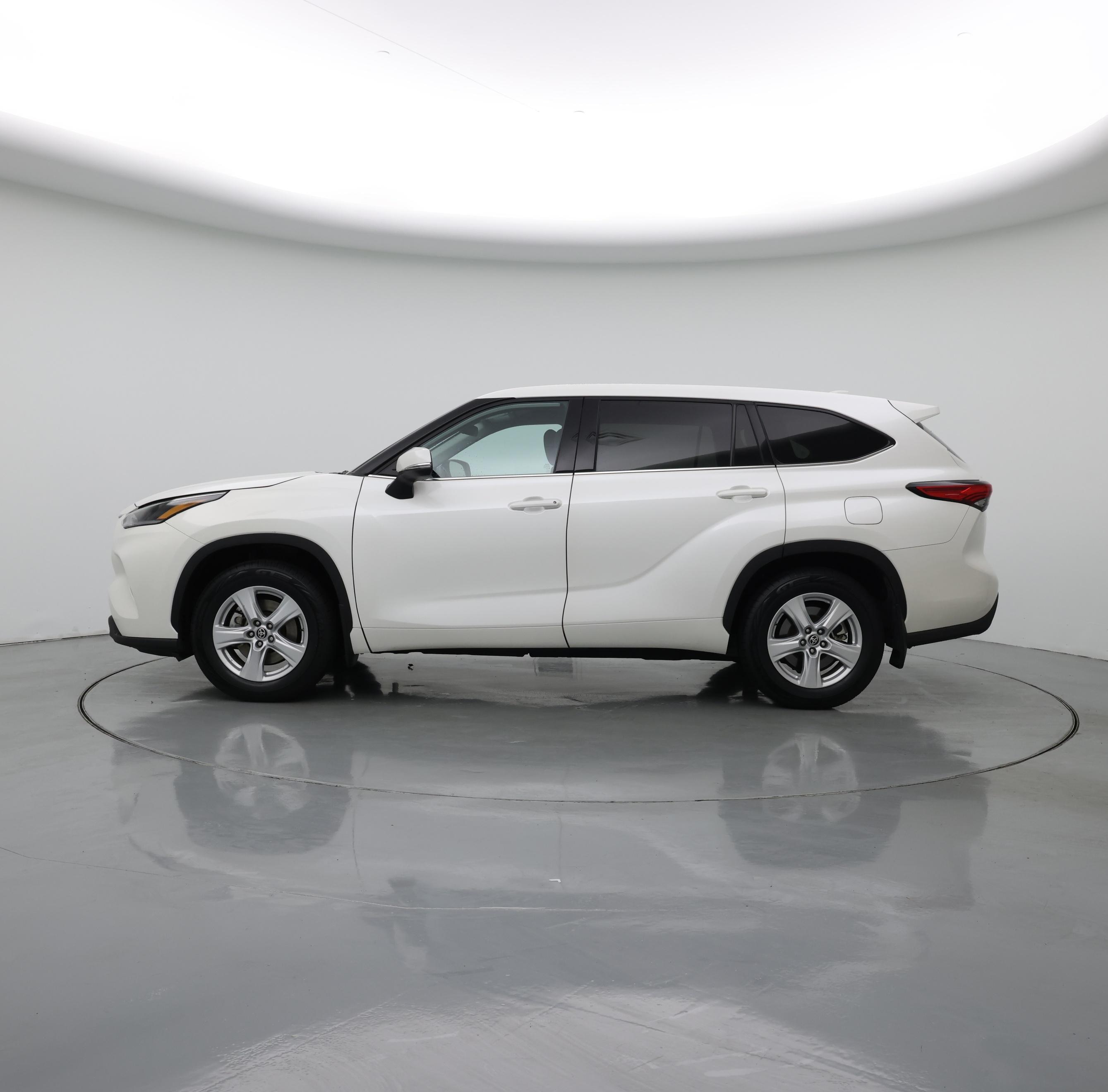 Thumbnail: 2021 Toyota Highlander - 3