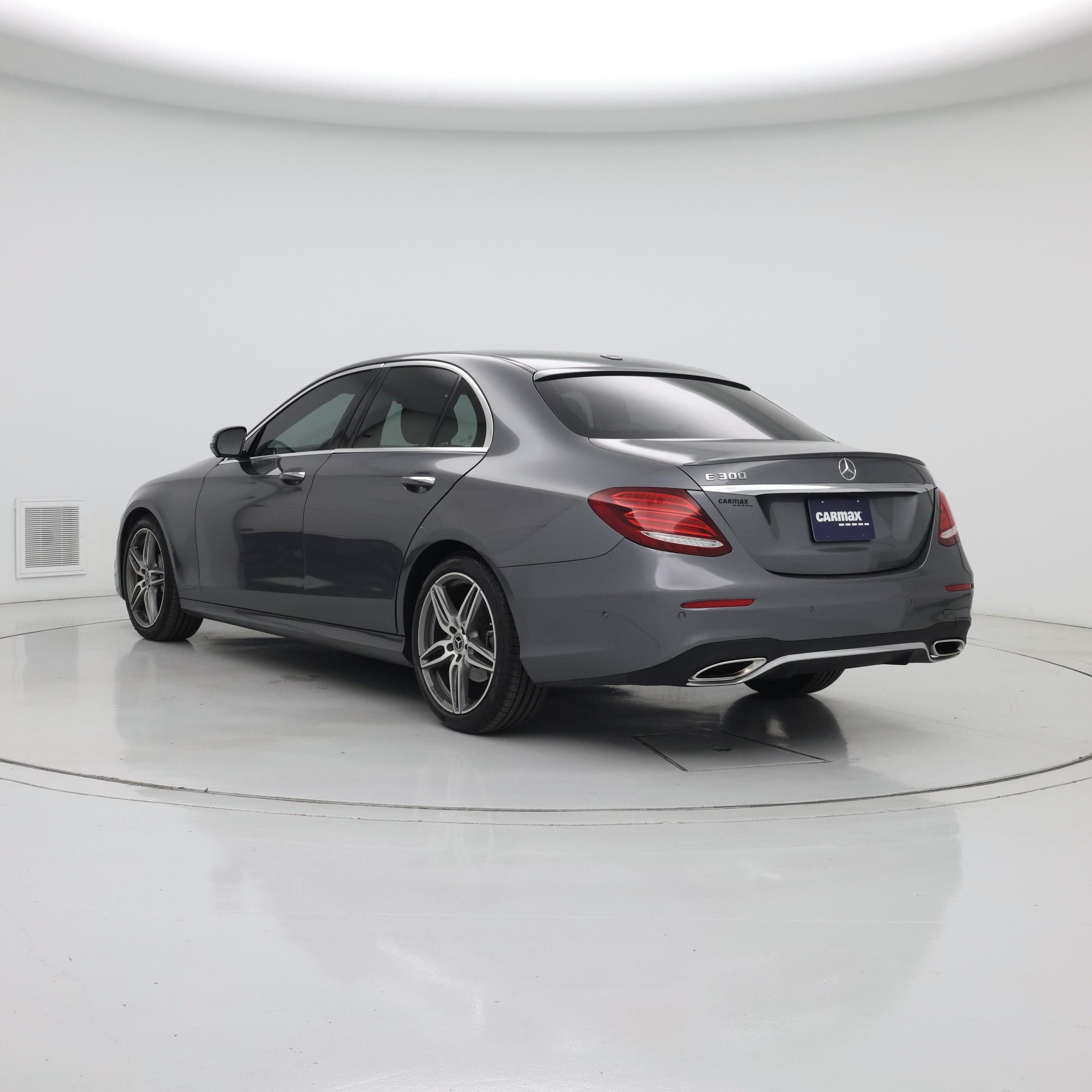 Thumbnail: 2019 Mercedes-Benz E-Class - 2