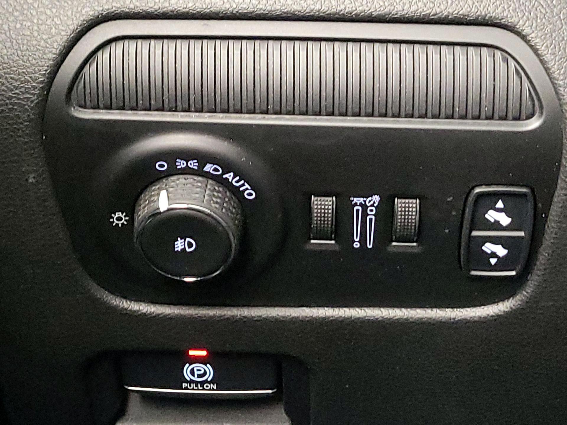 Thumbnail: 2022 Jeep Wagoneer - 13