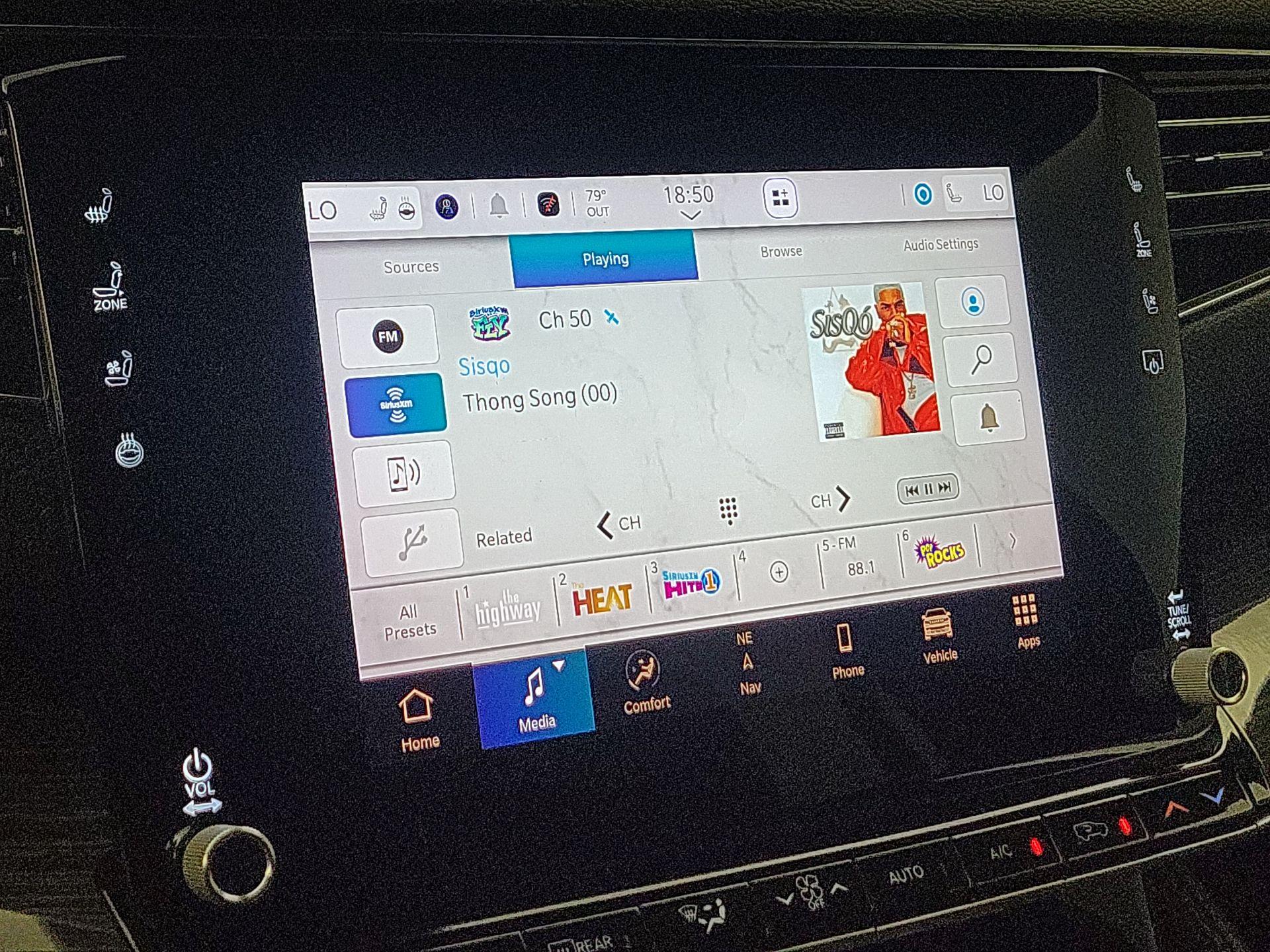 Thumbnail: 2022 Jeep Wagoneer - 16