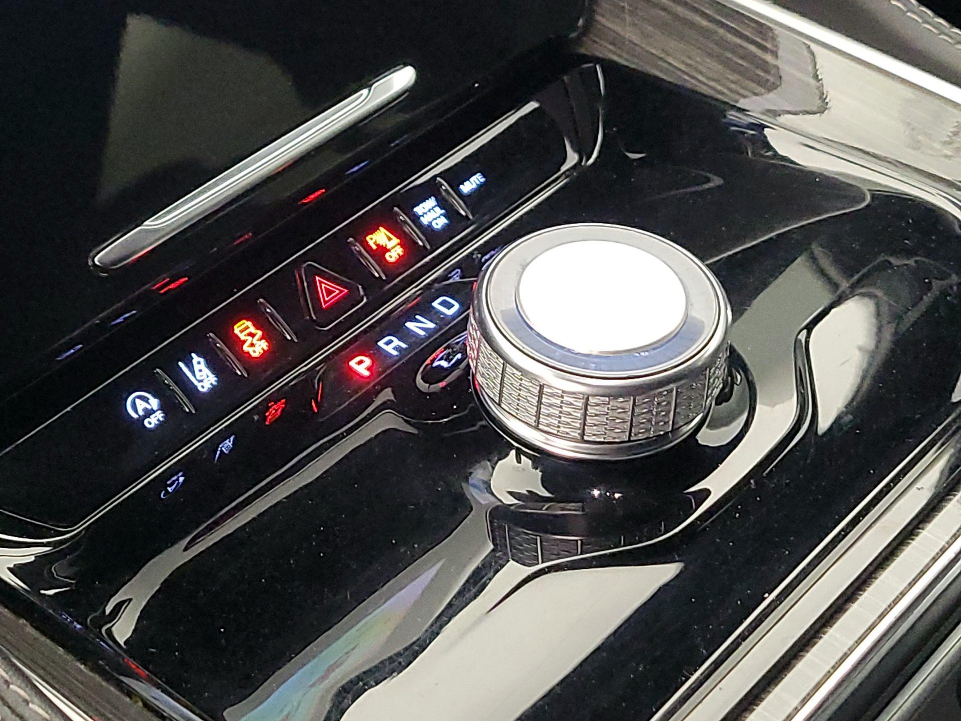 Thumbnail: 2022 Jeep Wagoneer - 18