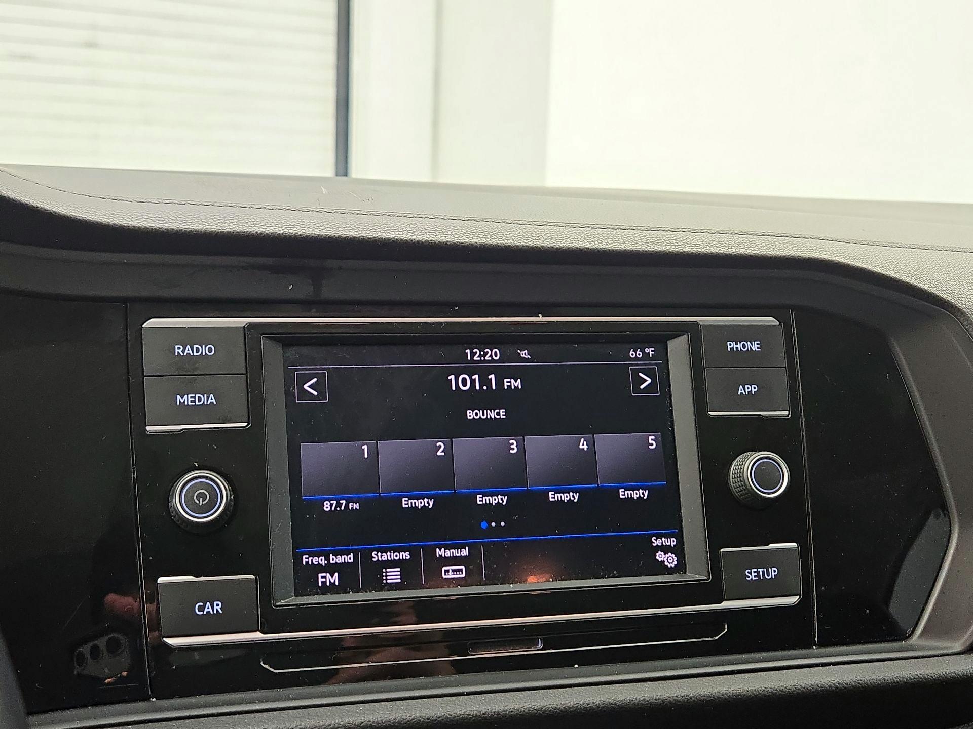 Thumbnail: 2019 Volkswagen Jetta - 15