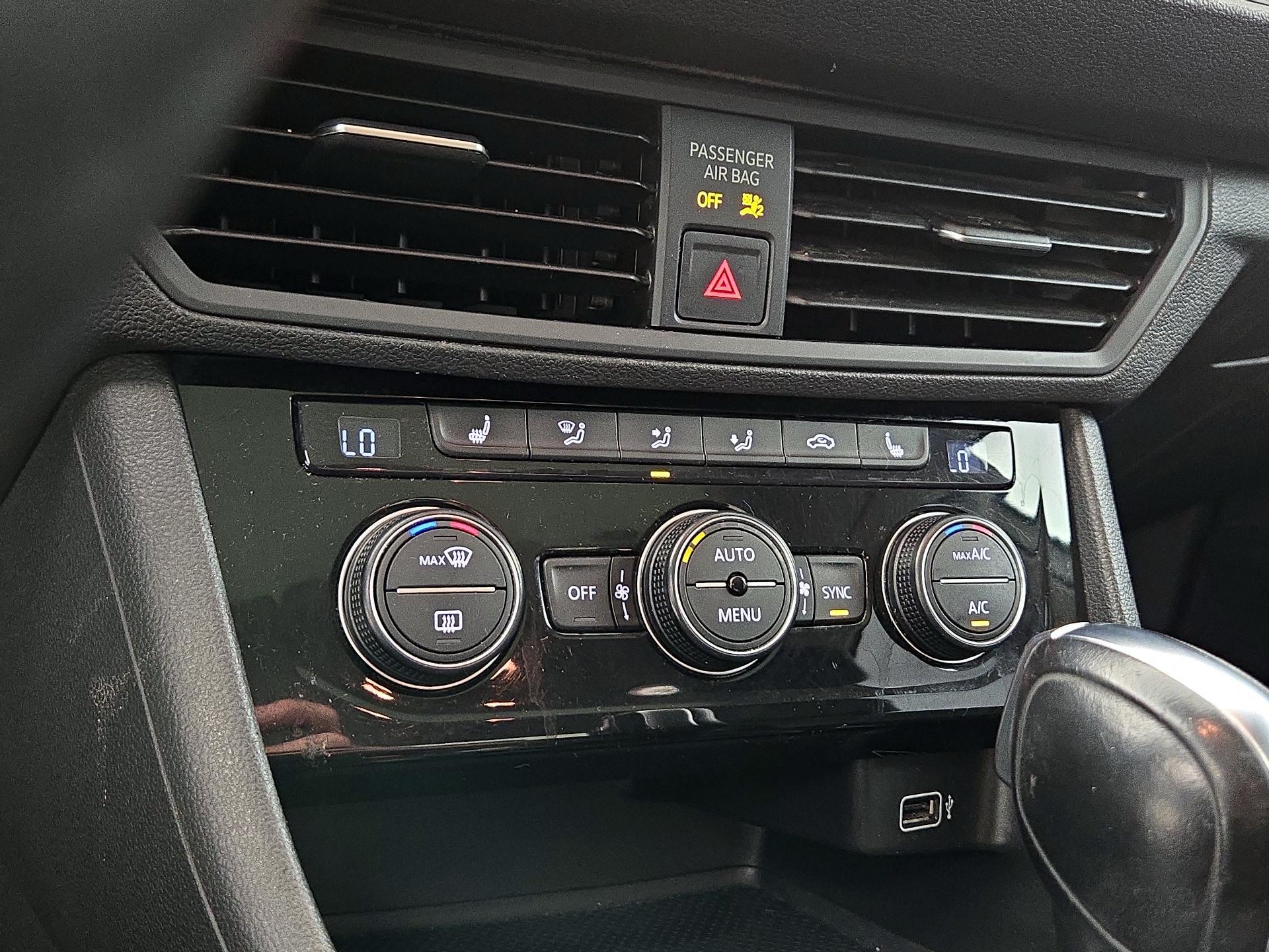 Thumbnail: 2019 Volkswagen Jetta - 16