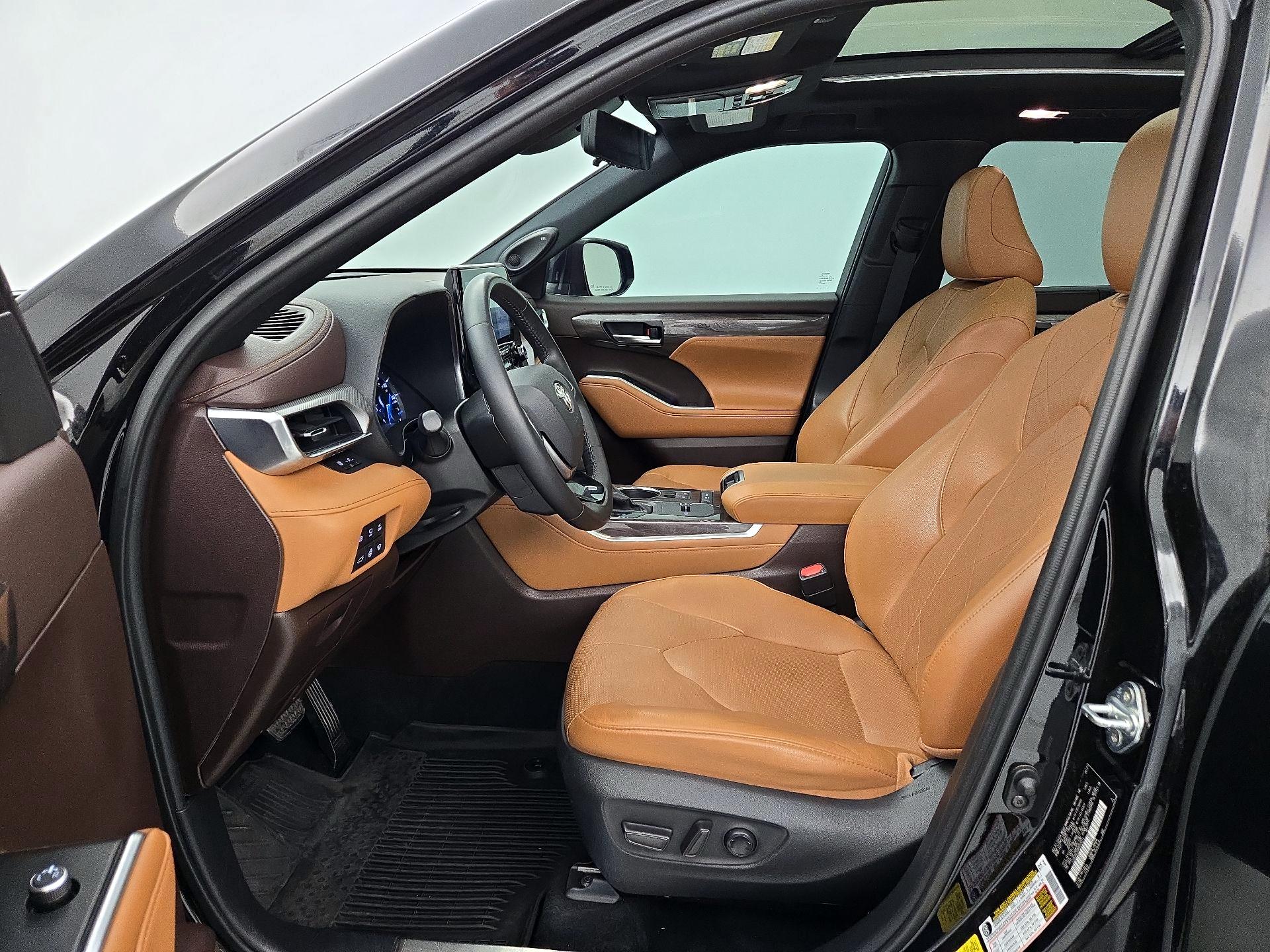 Thumbnail: 2021 Toyota Highlander - 11