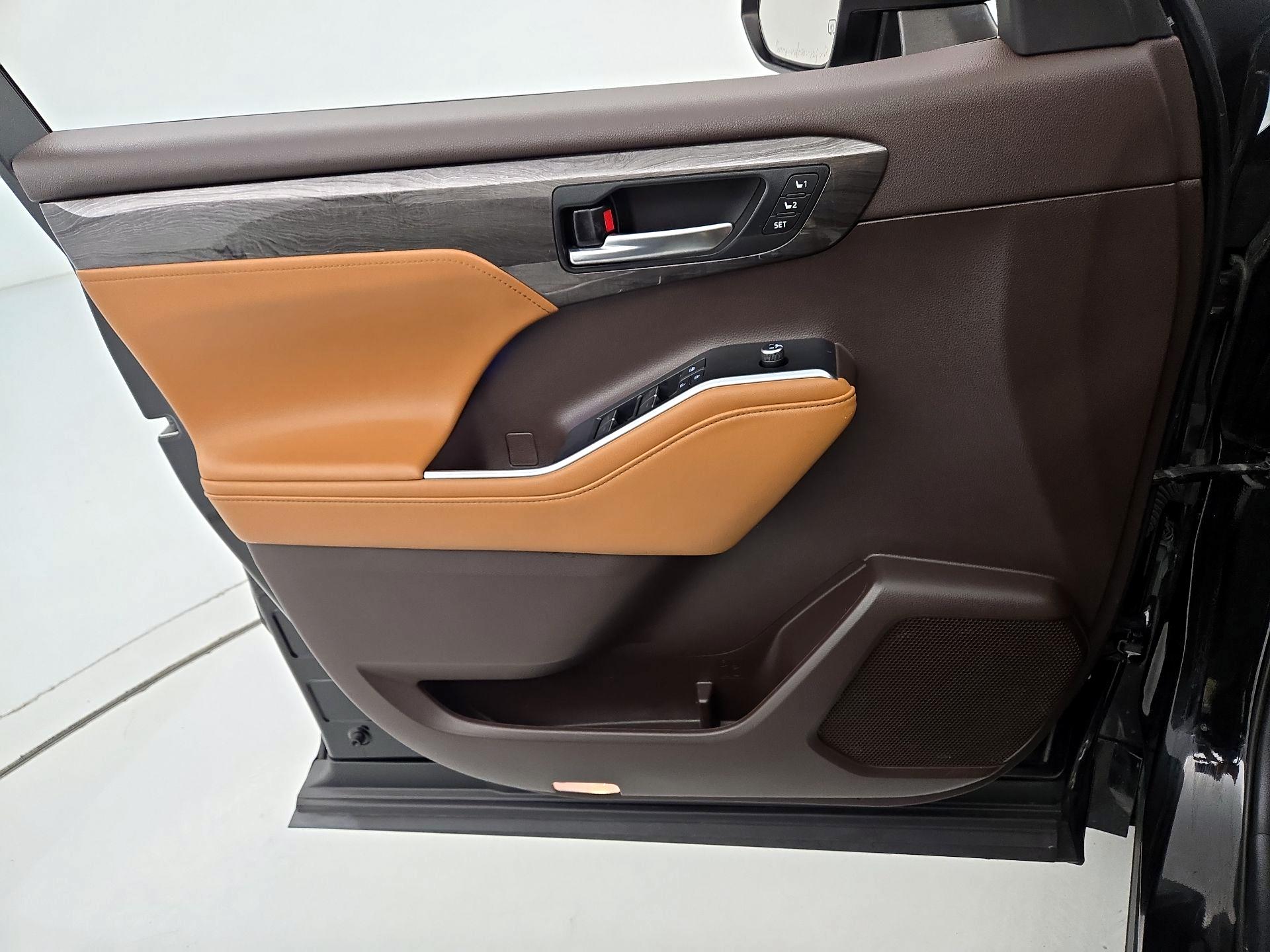 Thumbnail: 2021 Toyota Highlander - 12