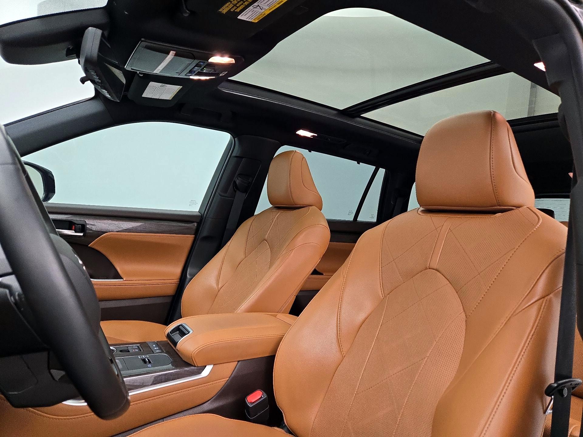 Thumbnail: 2021 Toyota Highlander - 20