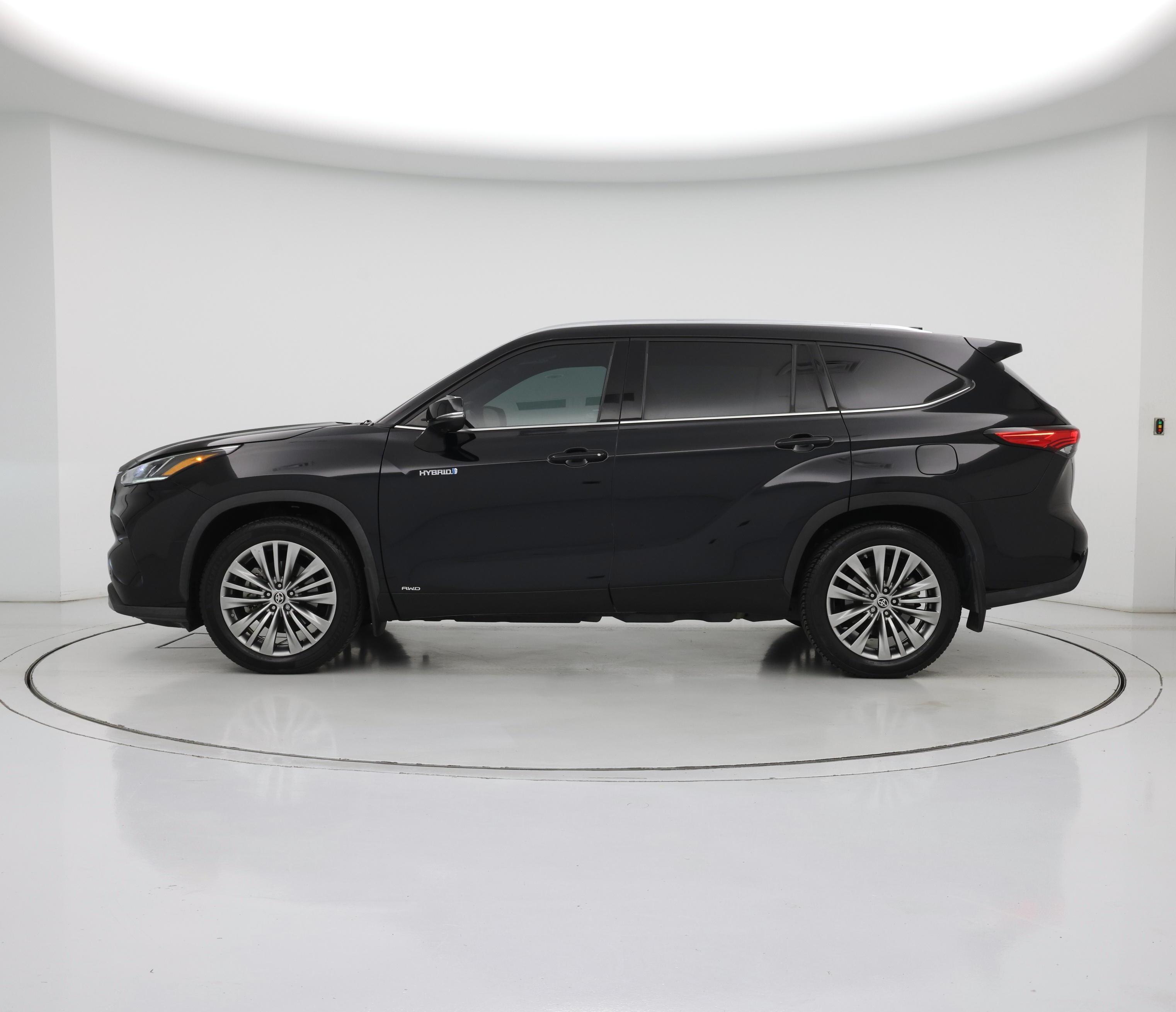 Thumbnail: 2021 Toyota Highlander - 3
