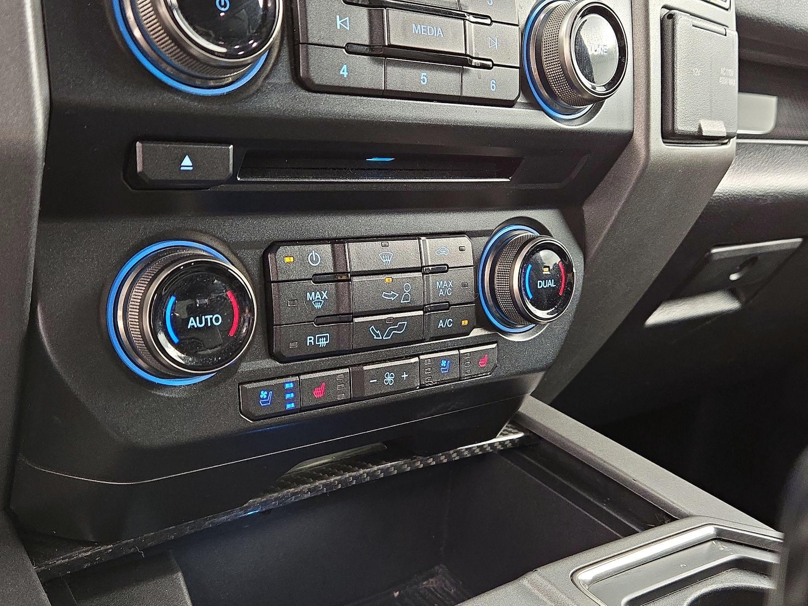 2018 Ford F-150 Raptor - Photo 18