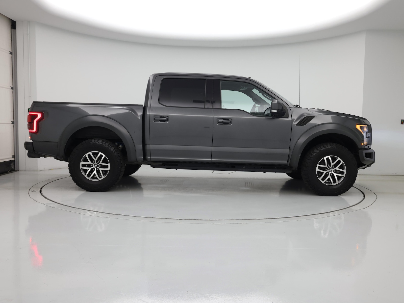 2018 Ford F-150 Raptor - Photo 8