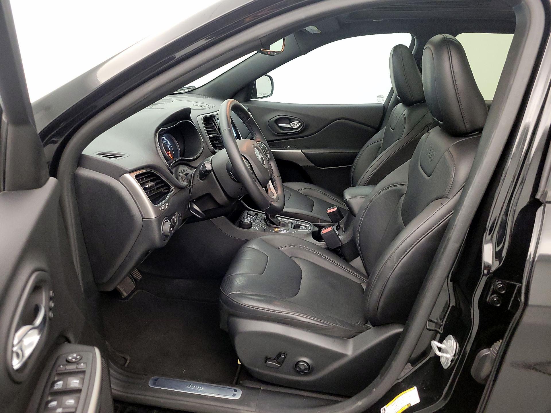 Thumbnail: 2020 Jeep Cherokee - 11