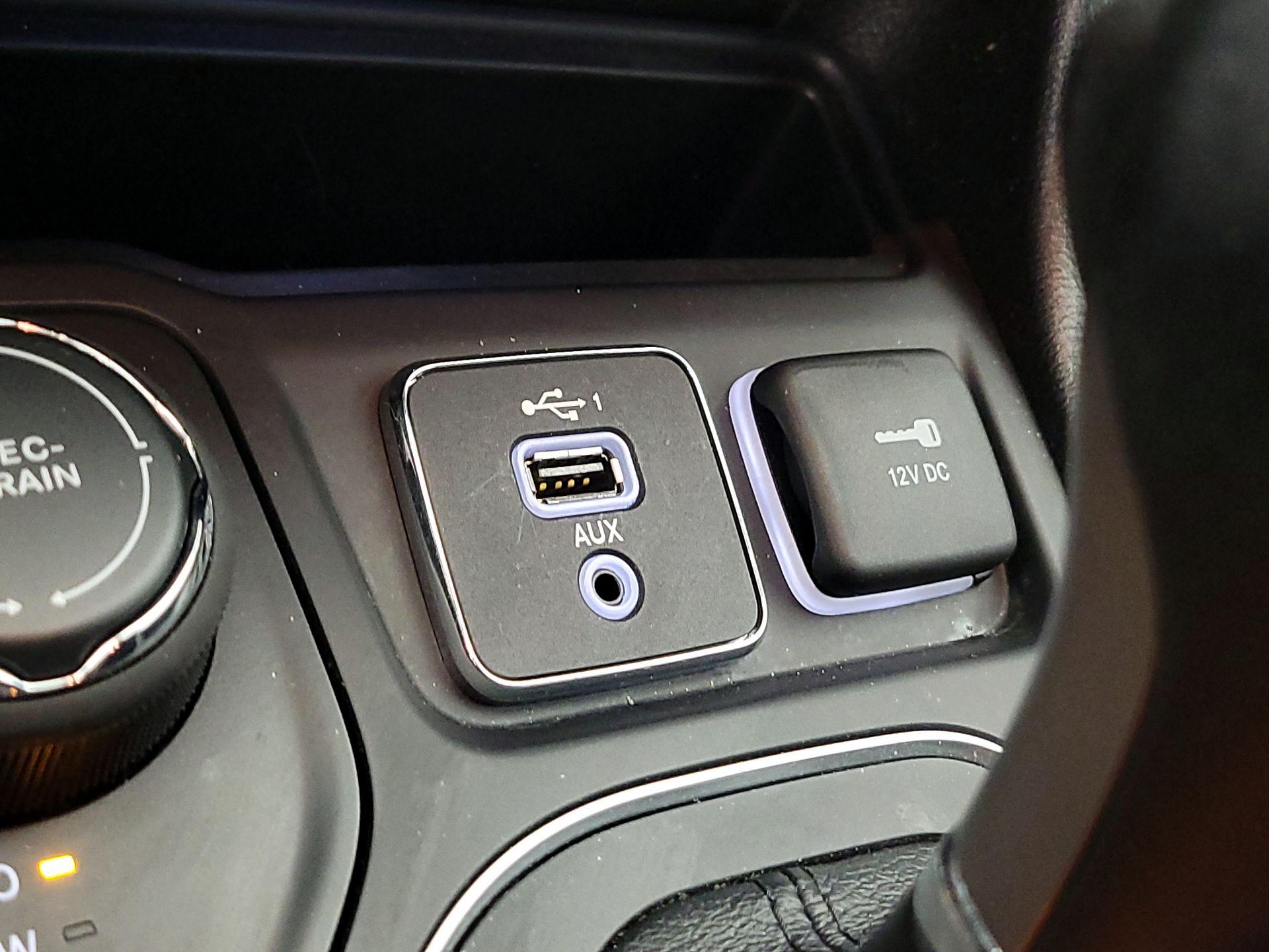 Thumbnail: 2020 Jeep Cherokee - 19