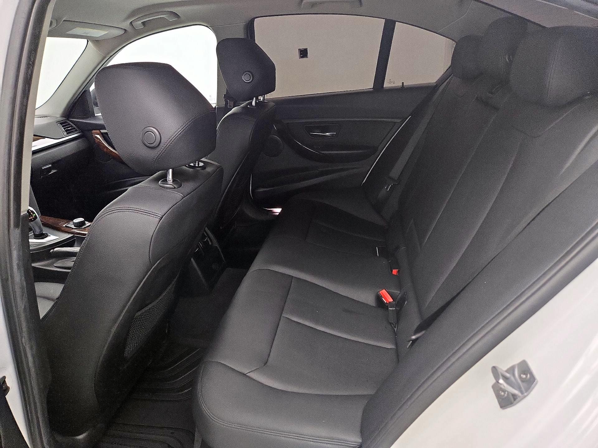 Thumbnail: 2015 BMW 3 Series - 19