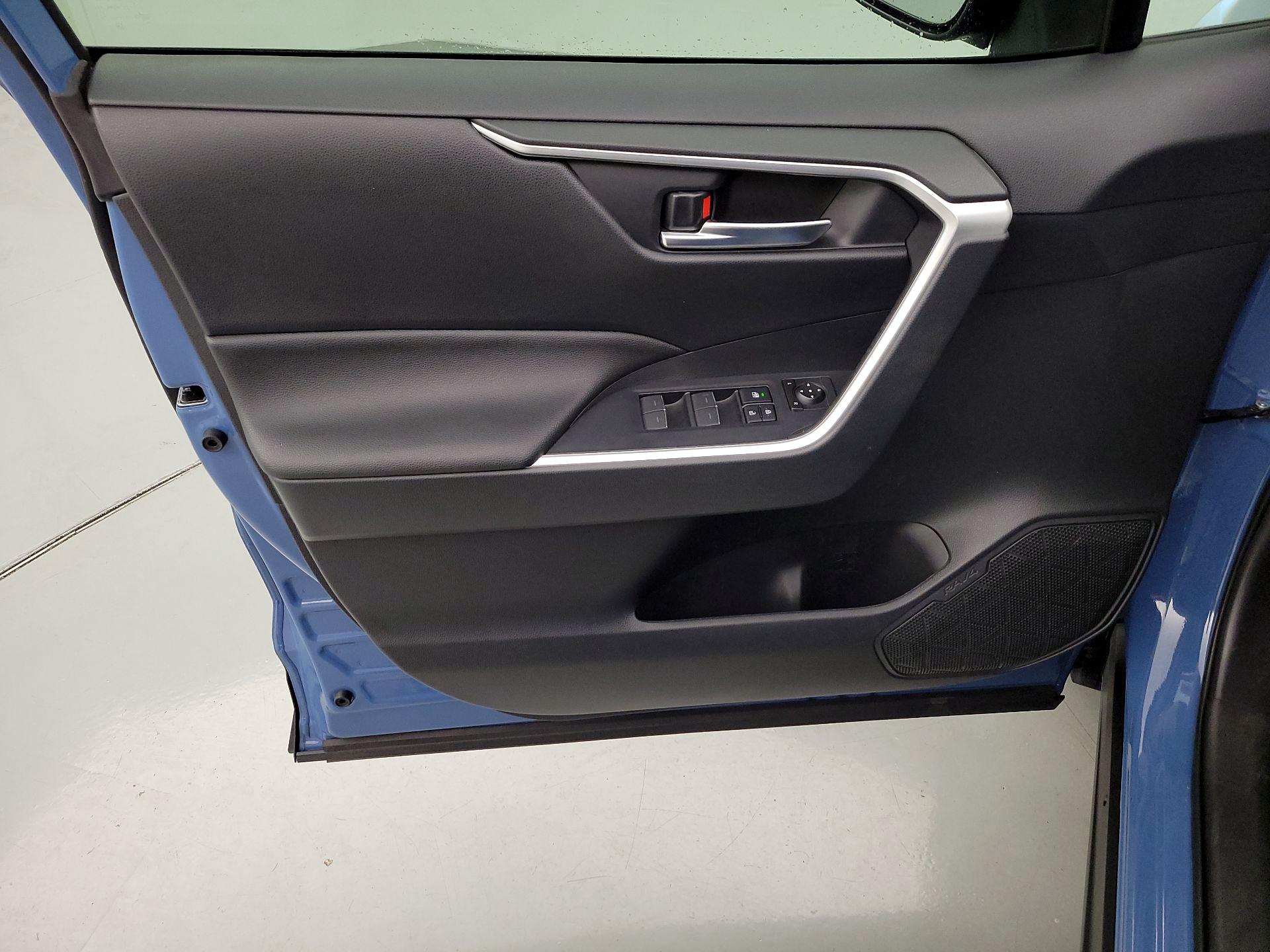 Thumbnail: 2025 Toyota RAV4 - 12