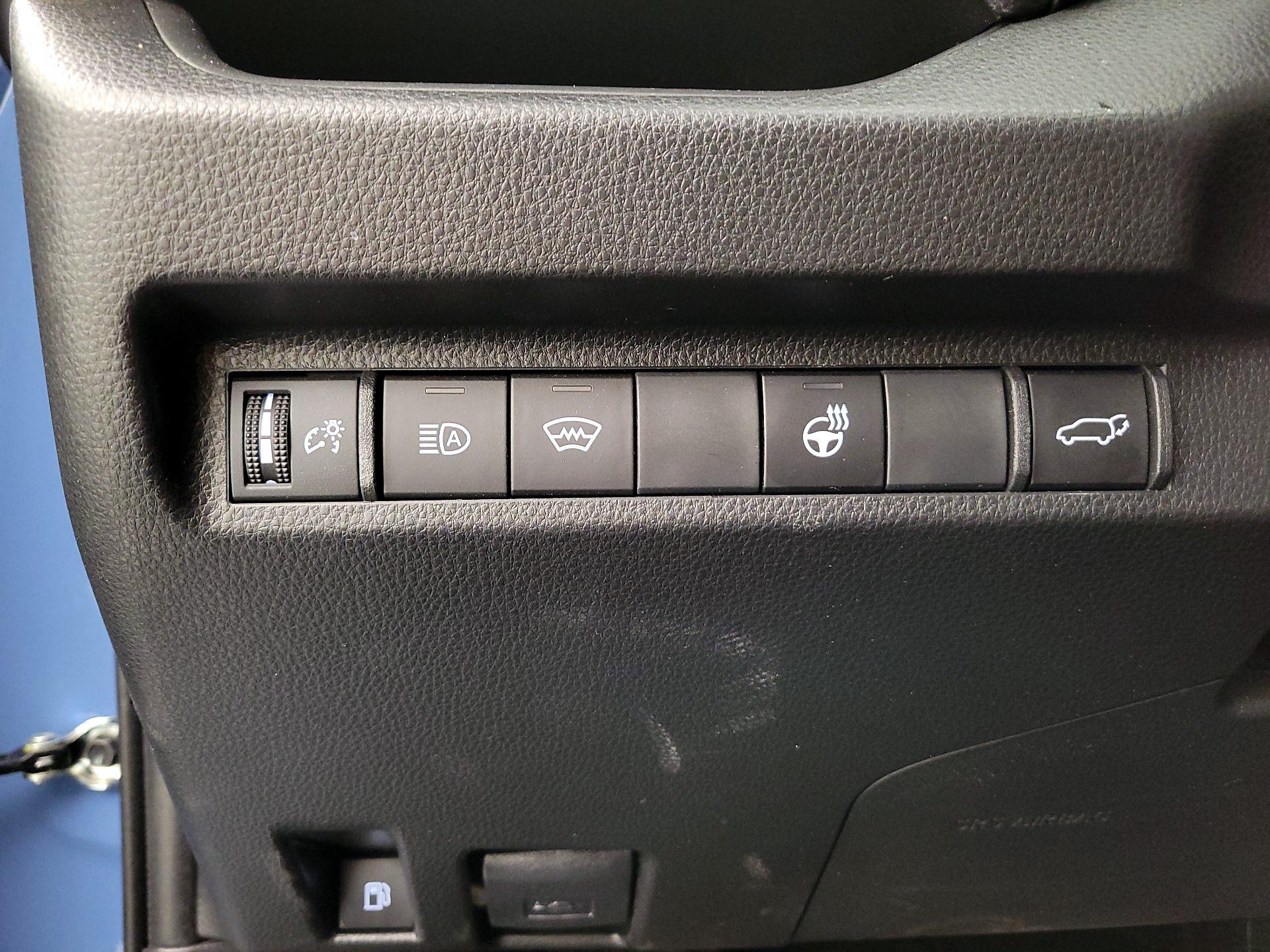 Thumbnail: 2025 Toyota RAV4 - 13