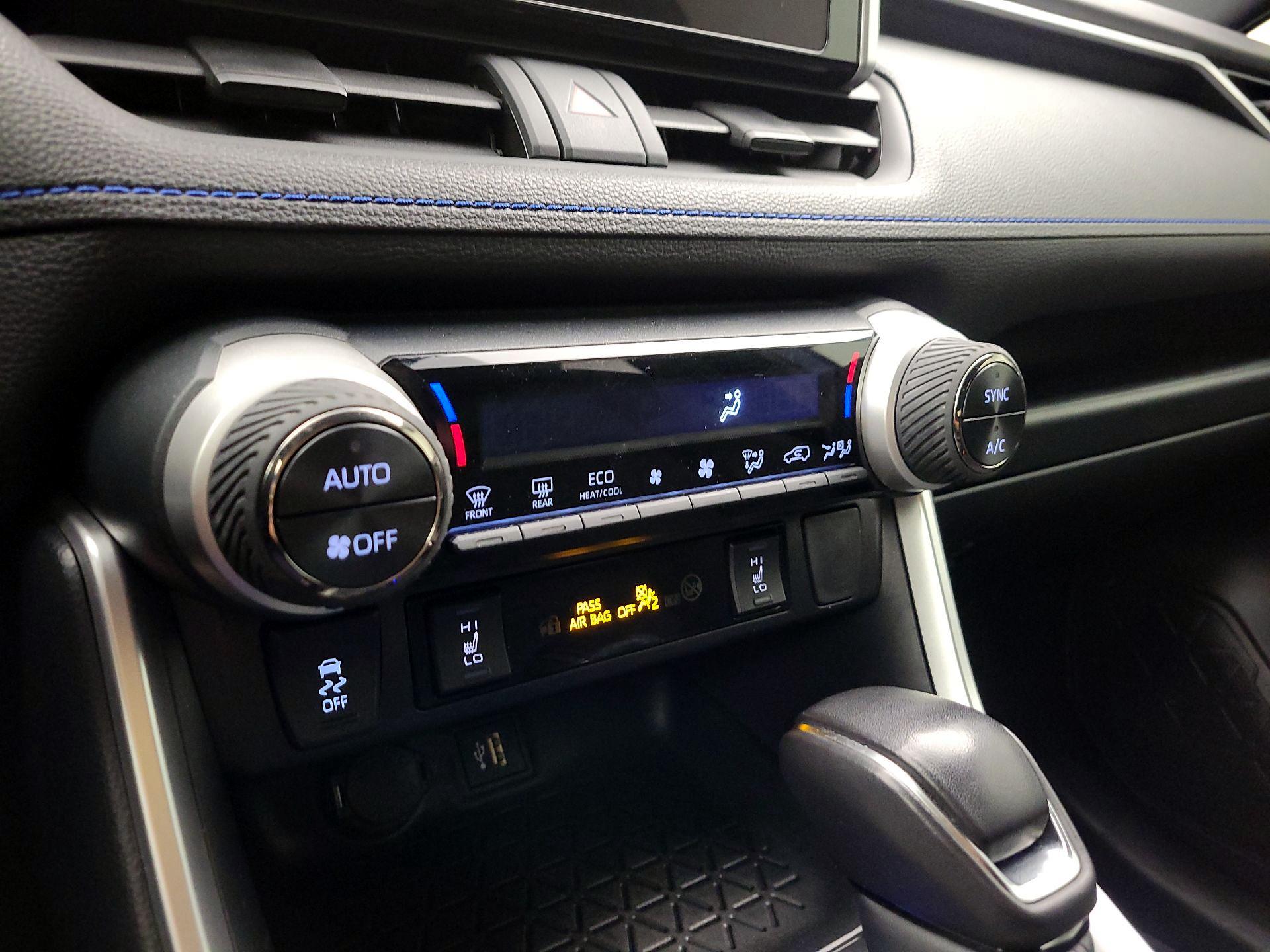 Thumbnail: 2025 Toyota RAV4 - 16