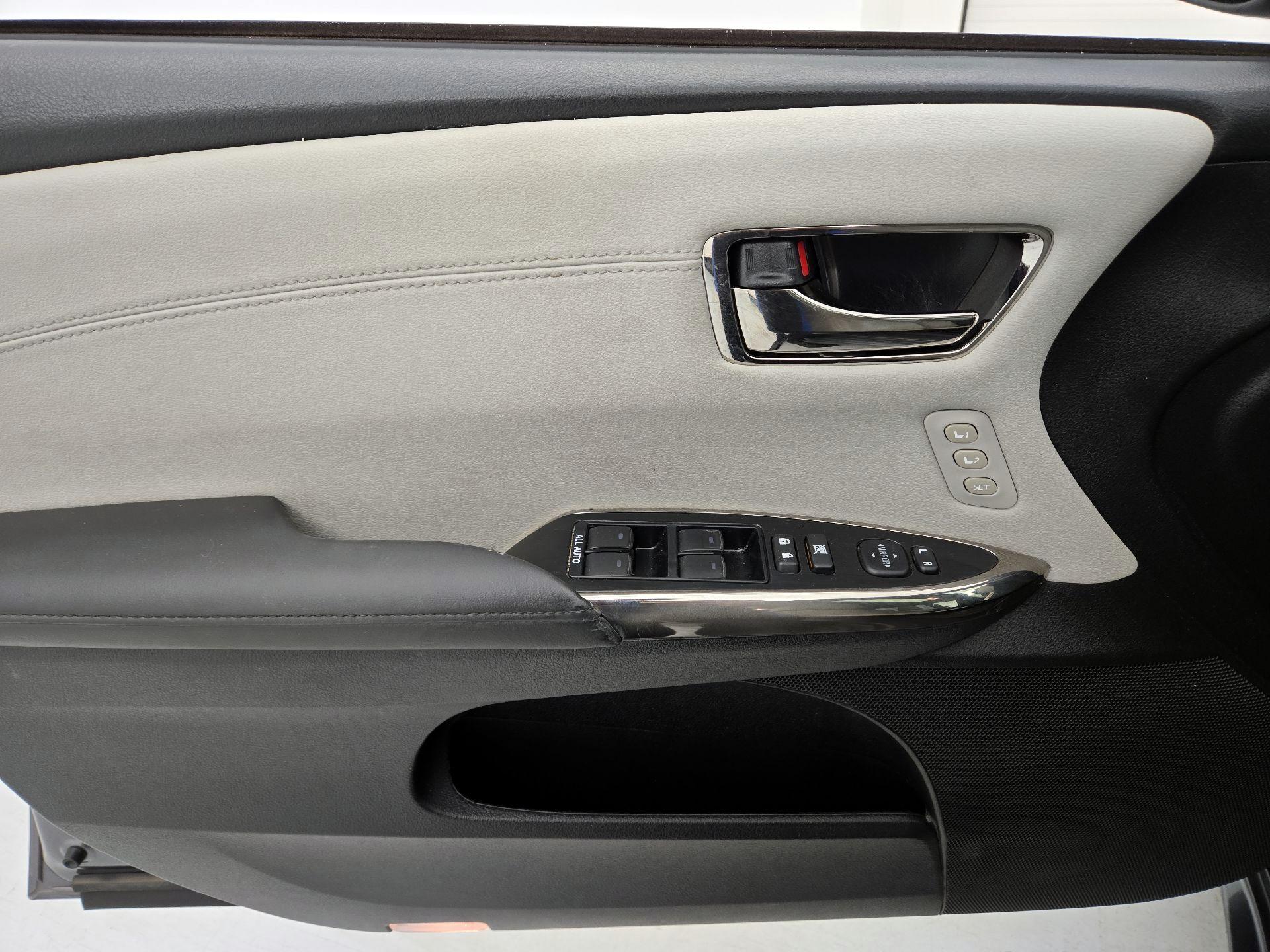 Thumbnail: 2016 Toyota Avalon - 12
