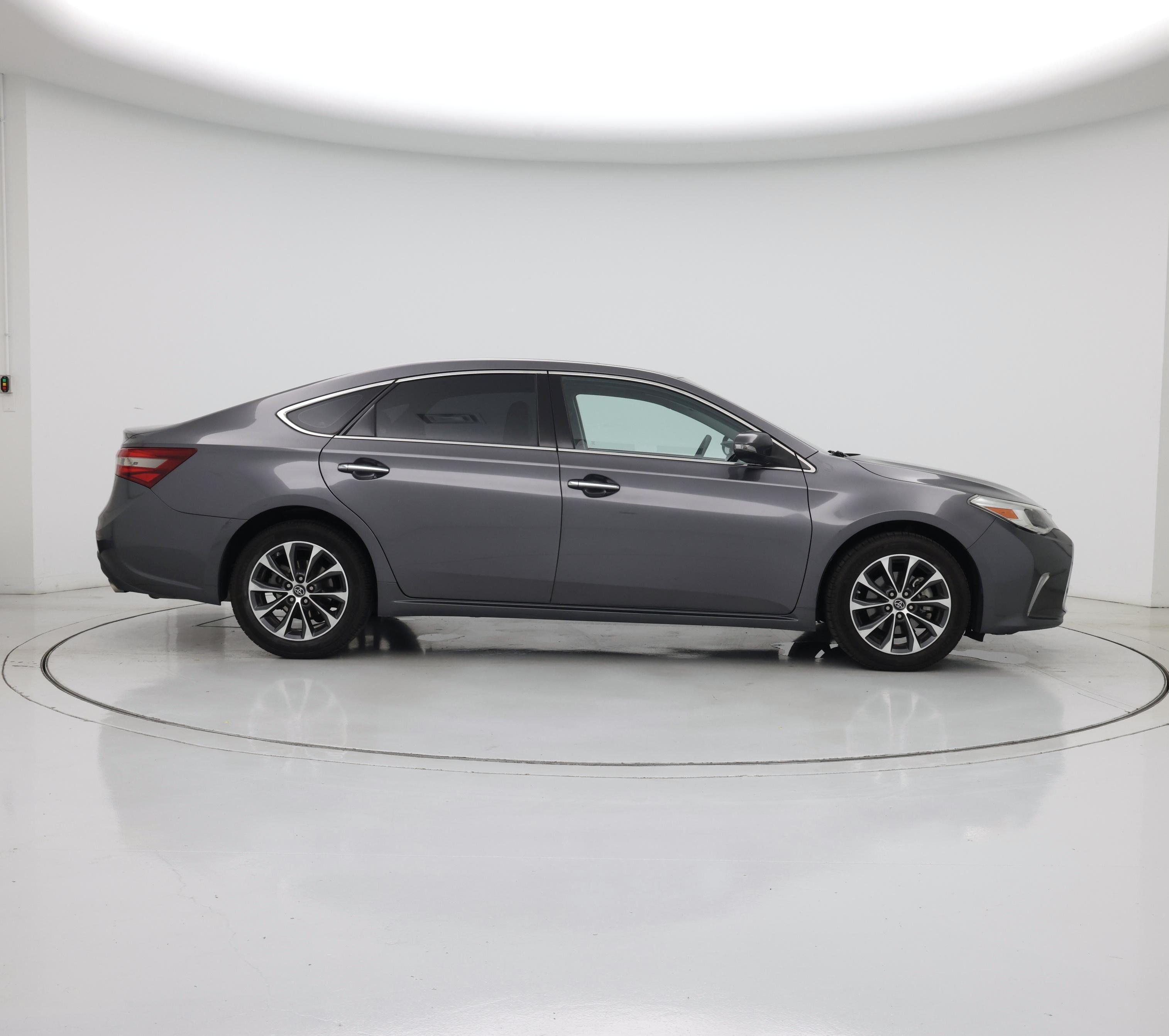 Thumbnail: 2016 Toyota Avalon - 7