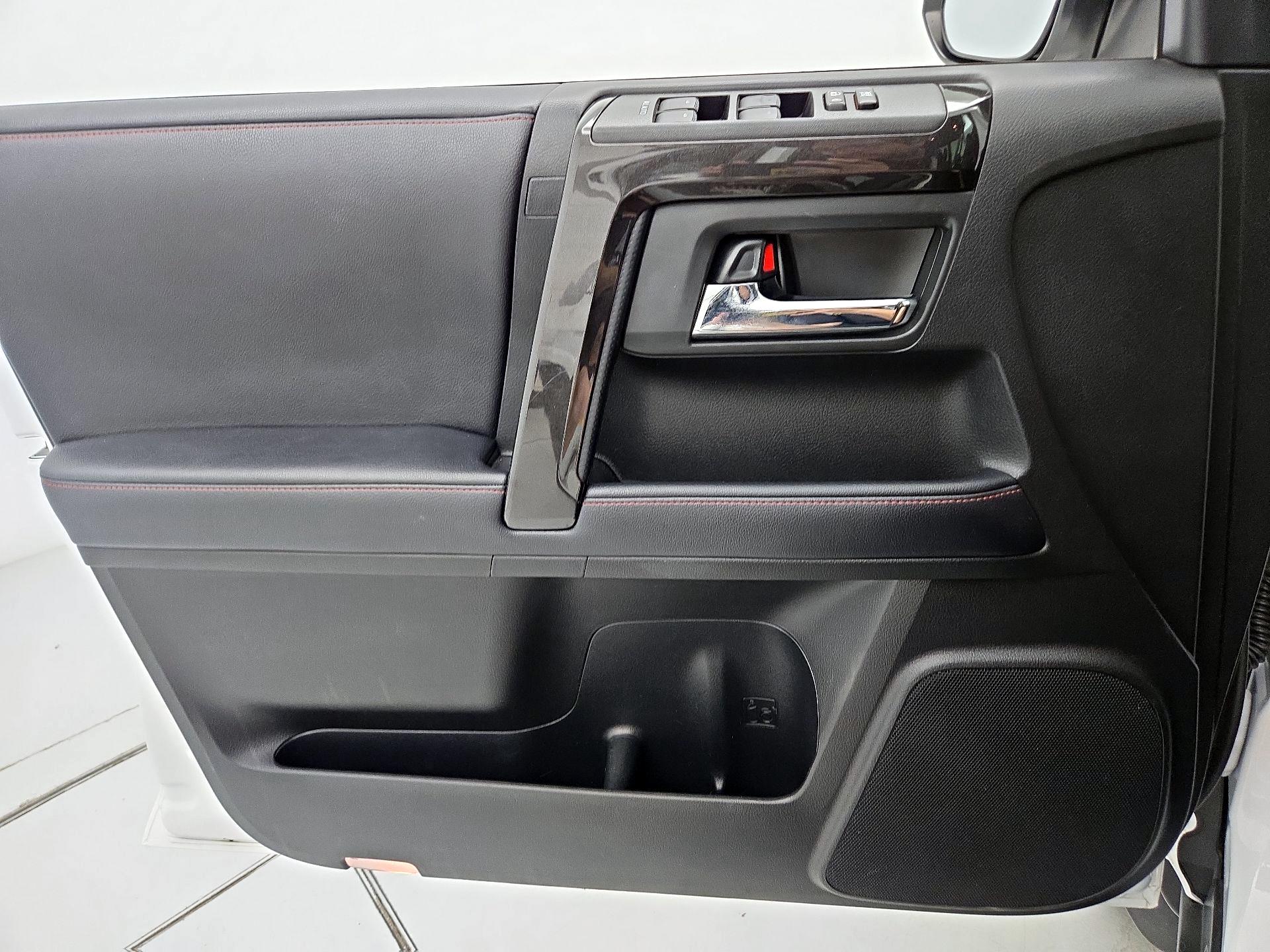 Thumbnail: 2019 Toyota 4Runner - 12