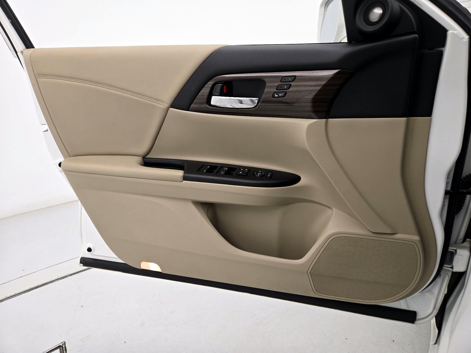 Thumbnail: 2016 Honda Accord - 12