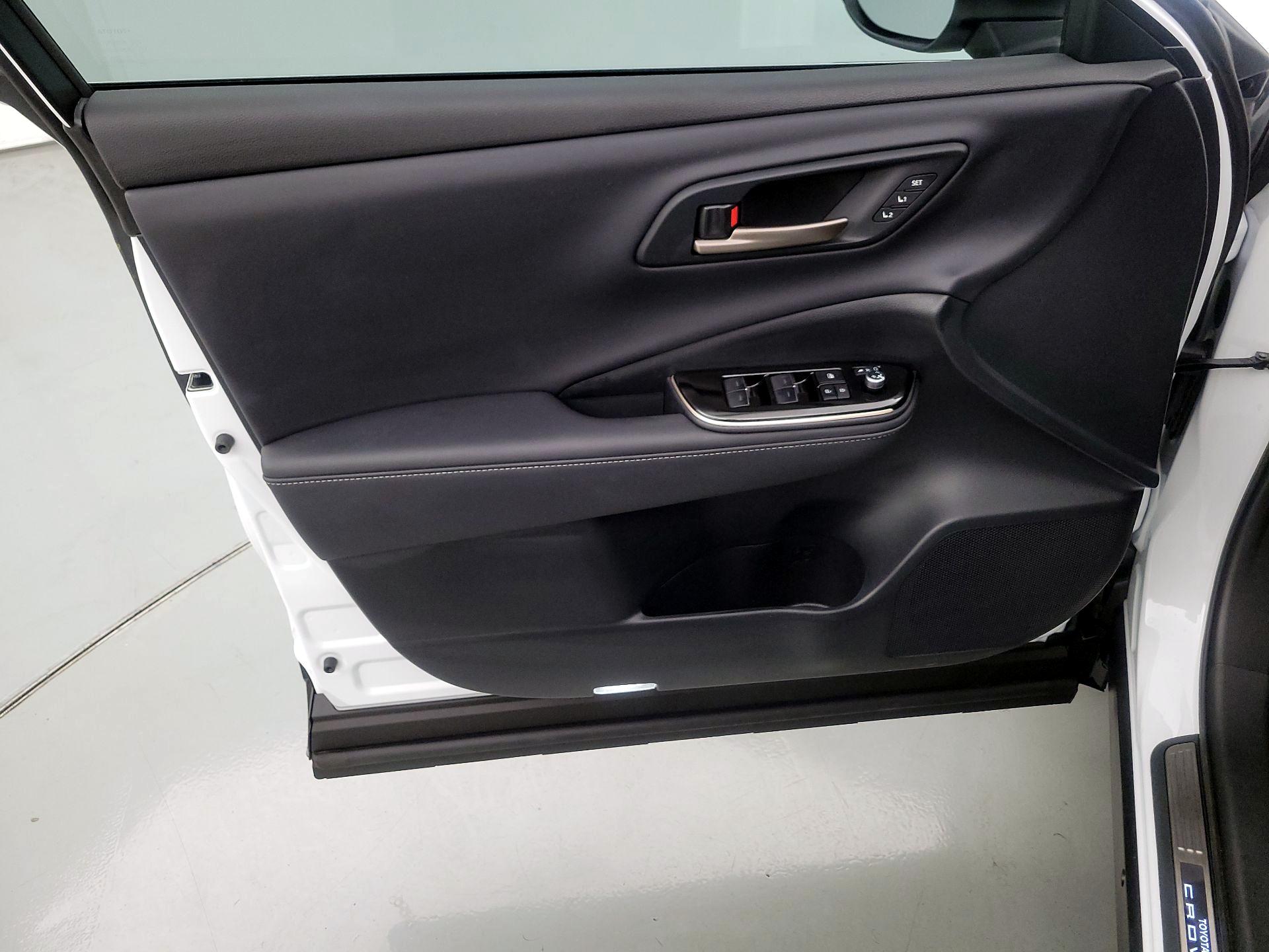 Thumbnail: 2025 Toyota Crown Signia - 12