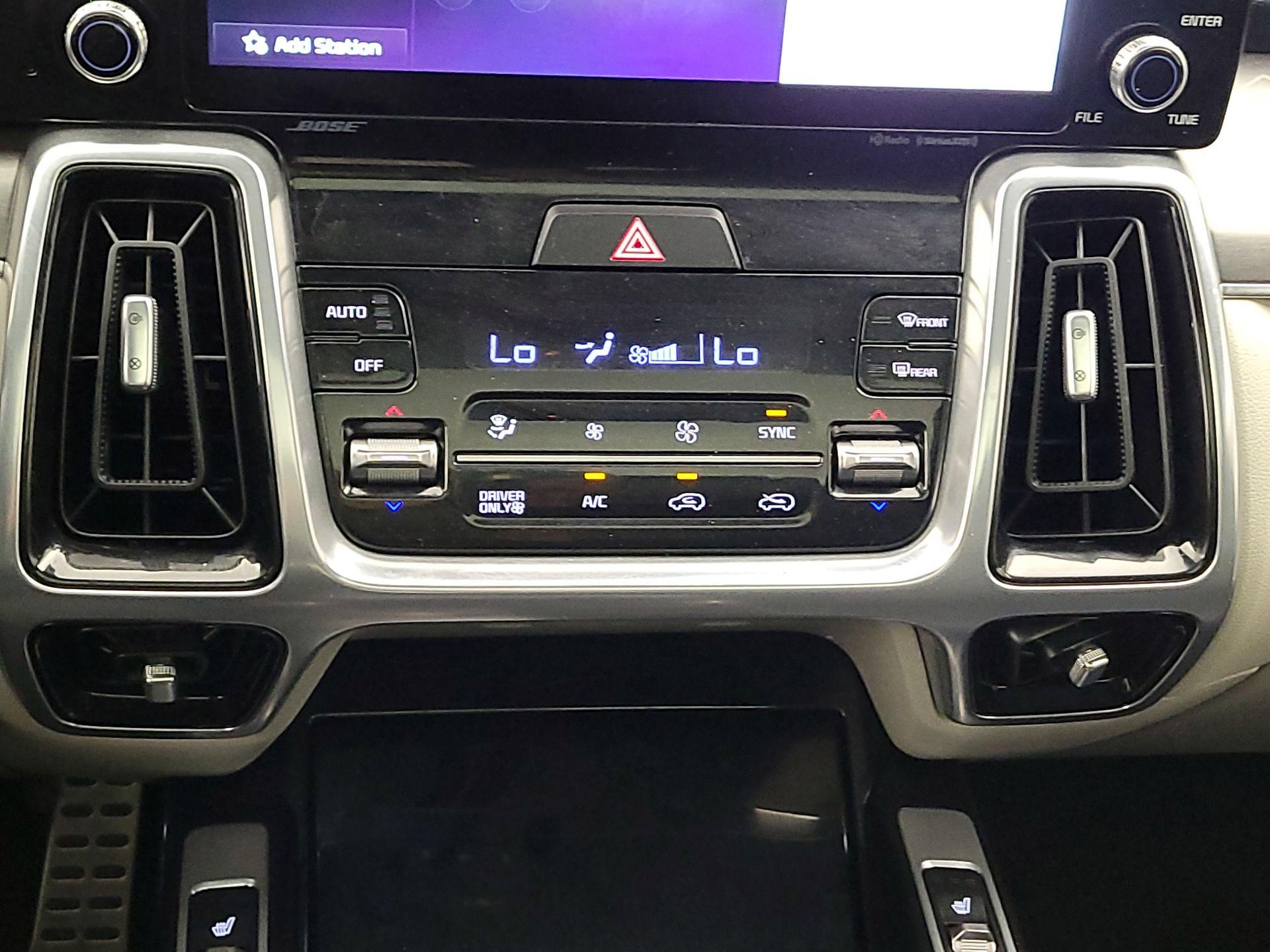 Thumbnail: 2023 Kia Sorento - 17
