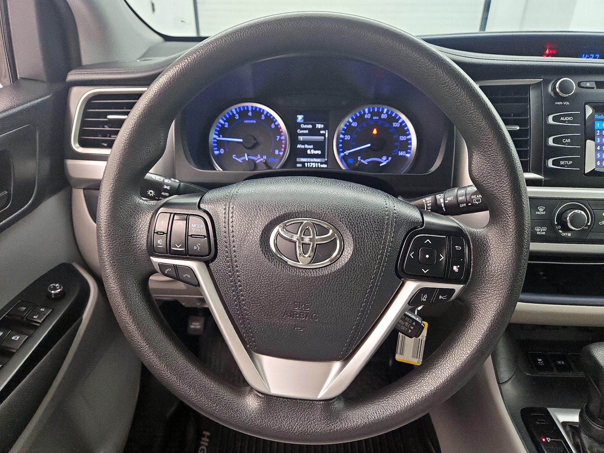 Thumbnail: 2019 Toyota Highlander - 10