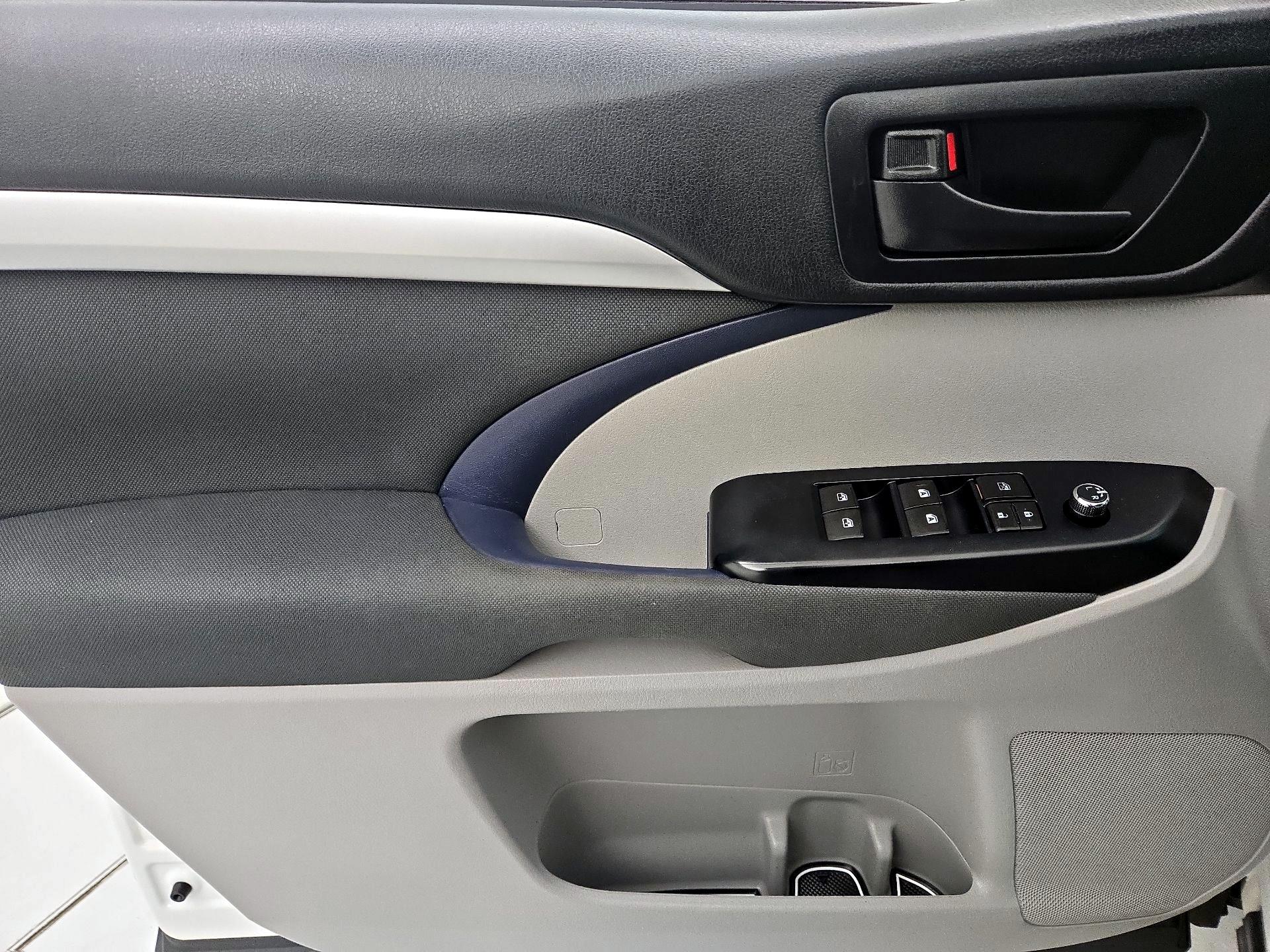 Thumbnail: 2019 Toyota Highlander - 12