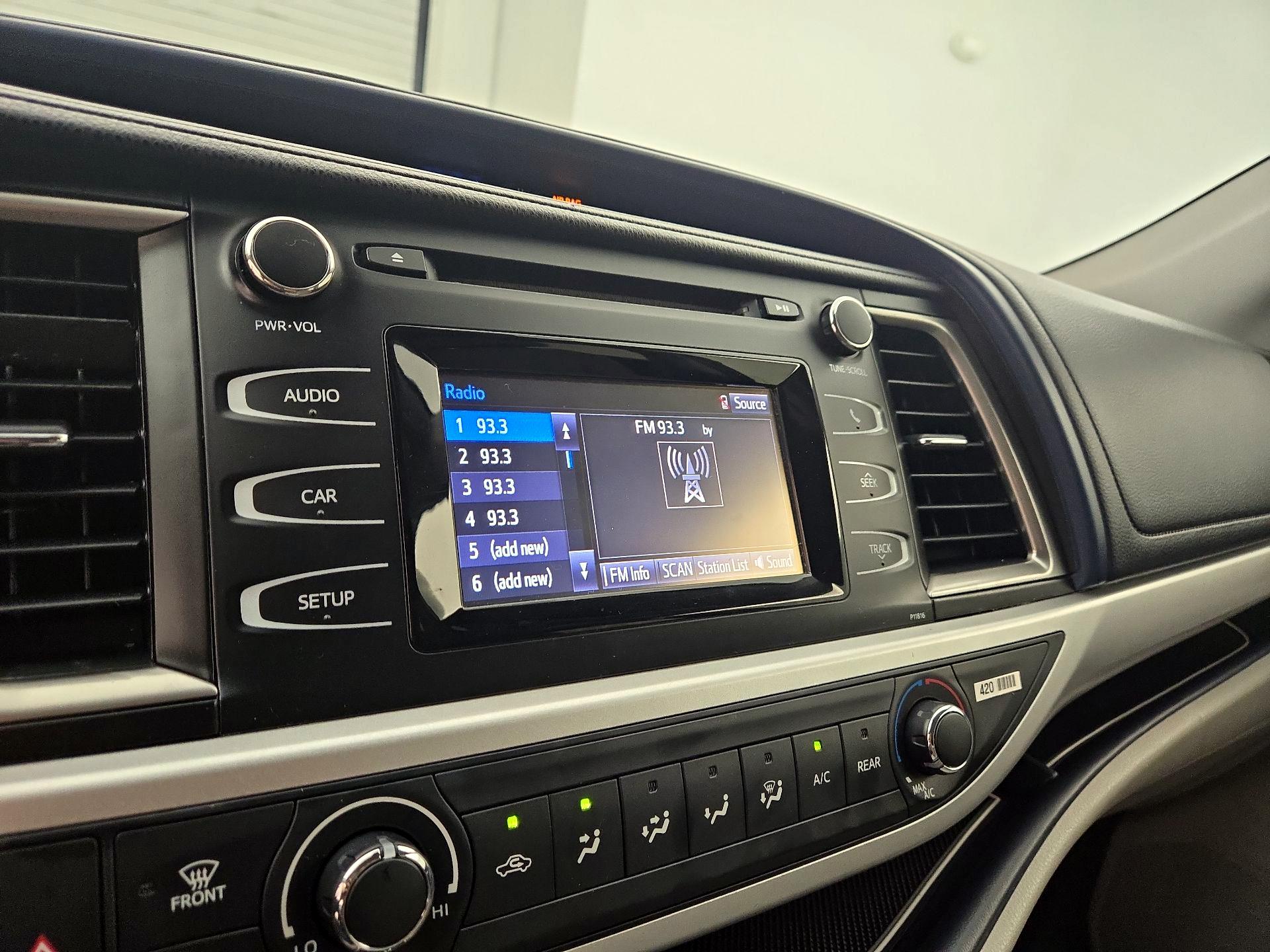 Thumbnail: 2019 Toyota Highlander - 15