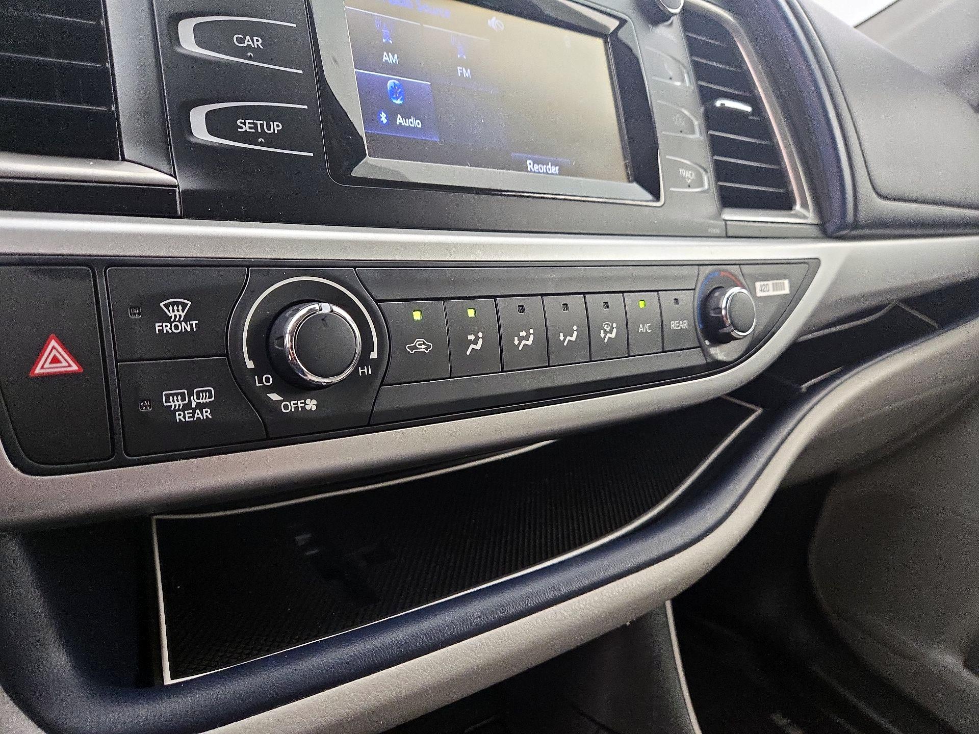 Thumbnail: 2019 Toyota Highlander - 16