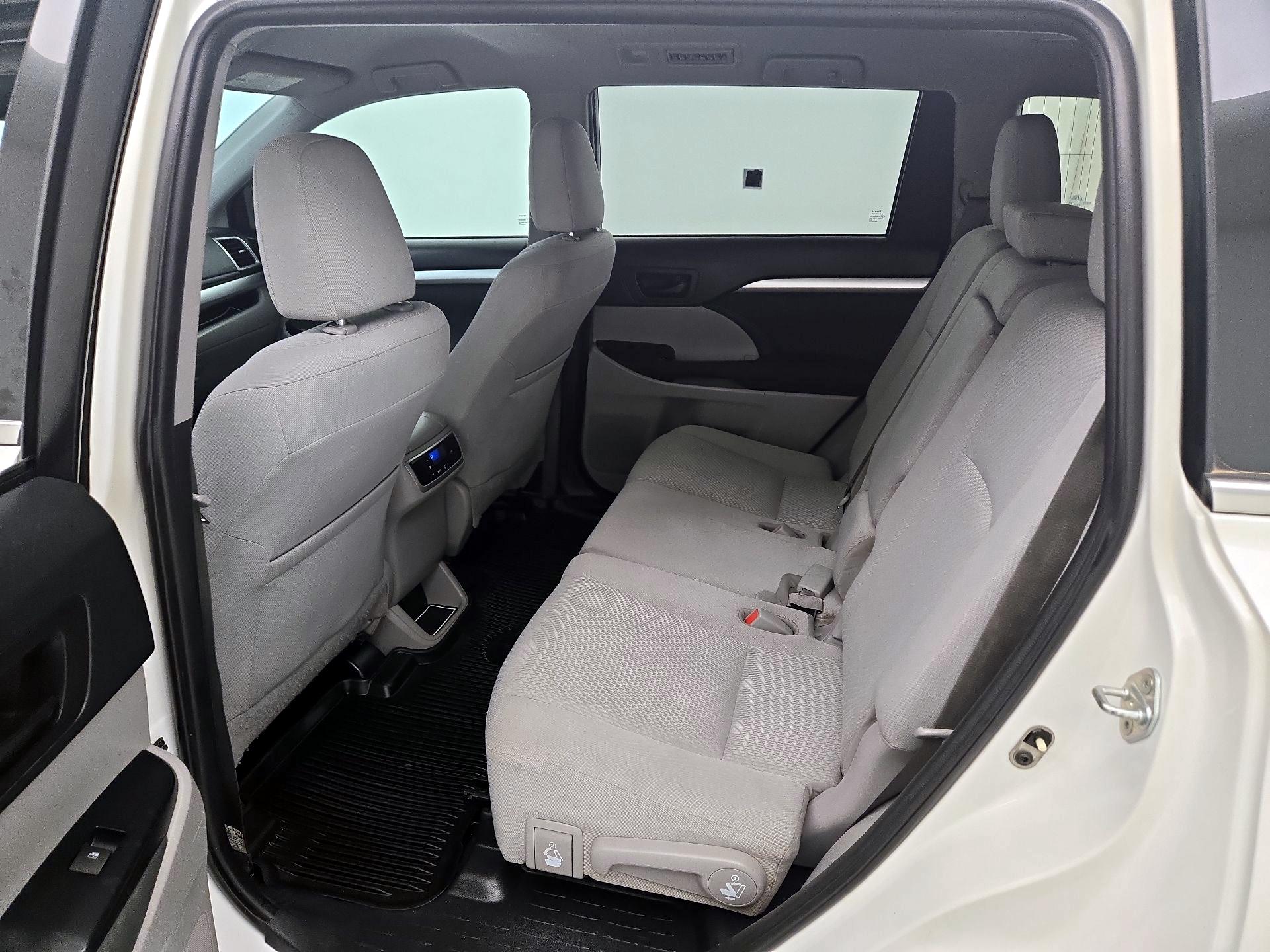 Thumbnail: 2019 Toyota Highlander - 19