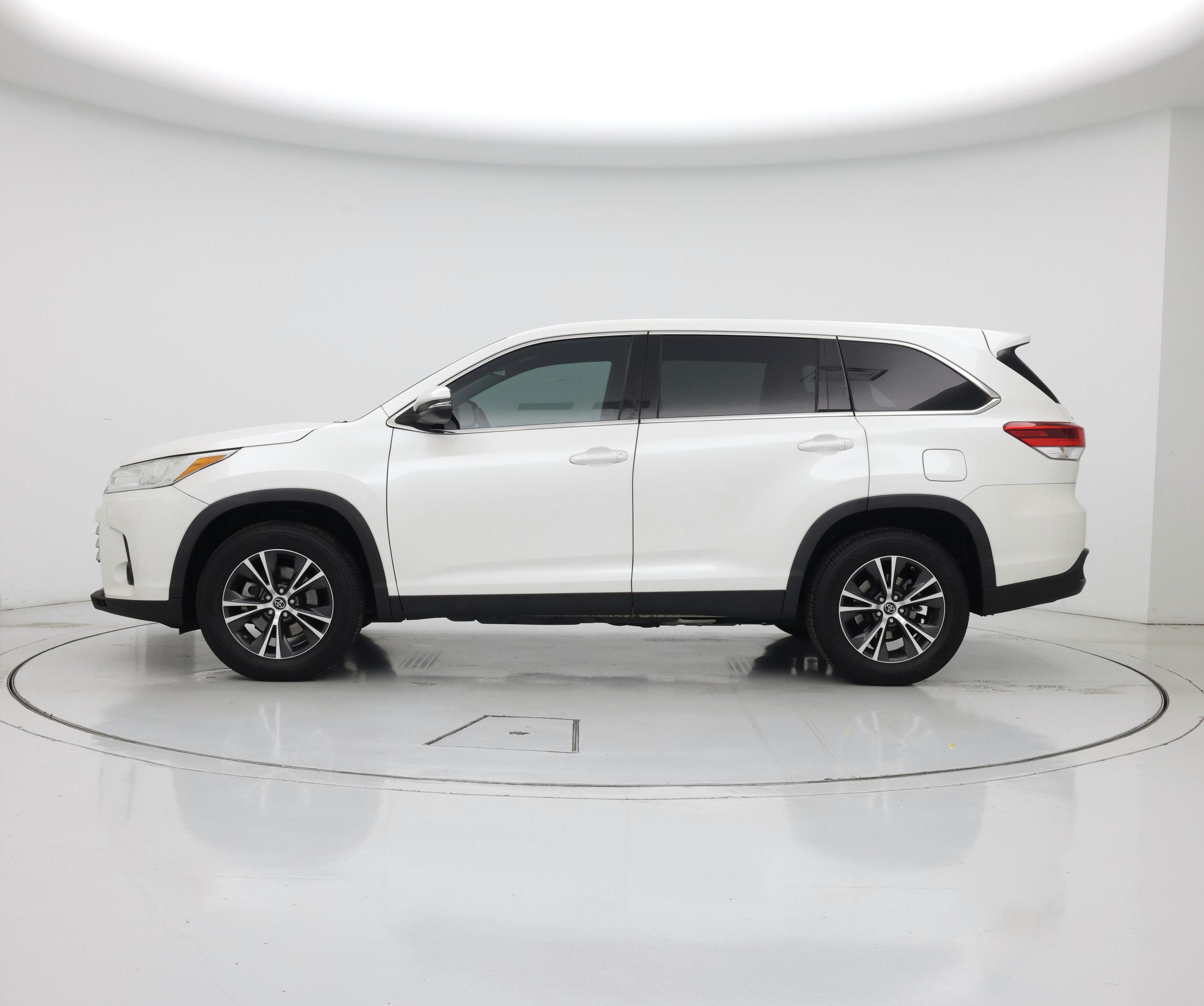 Thumbnail: 2019 Toyota Highlander - 3