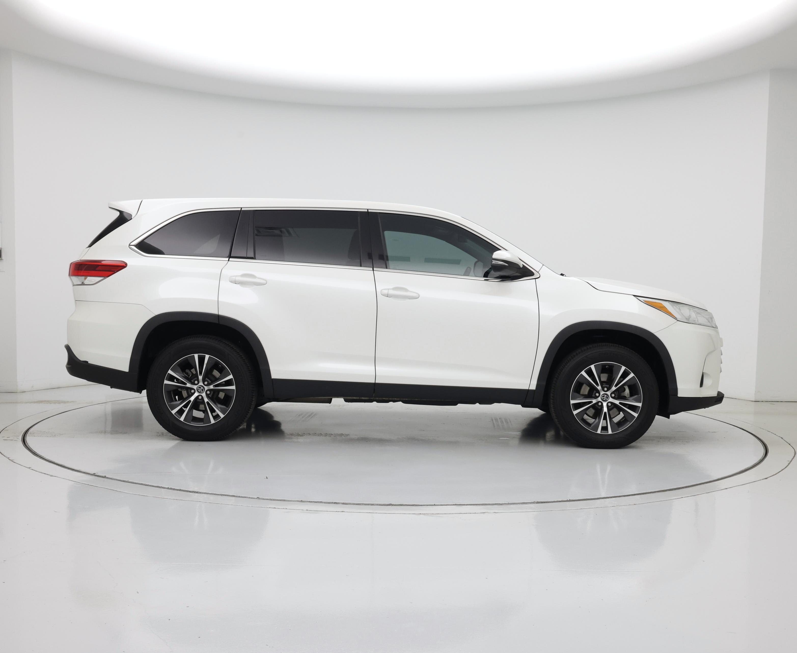 Thumbnail: 2019 Toyota Highlander - 7