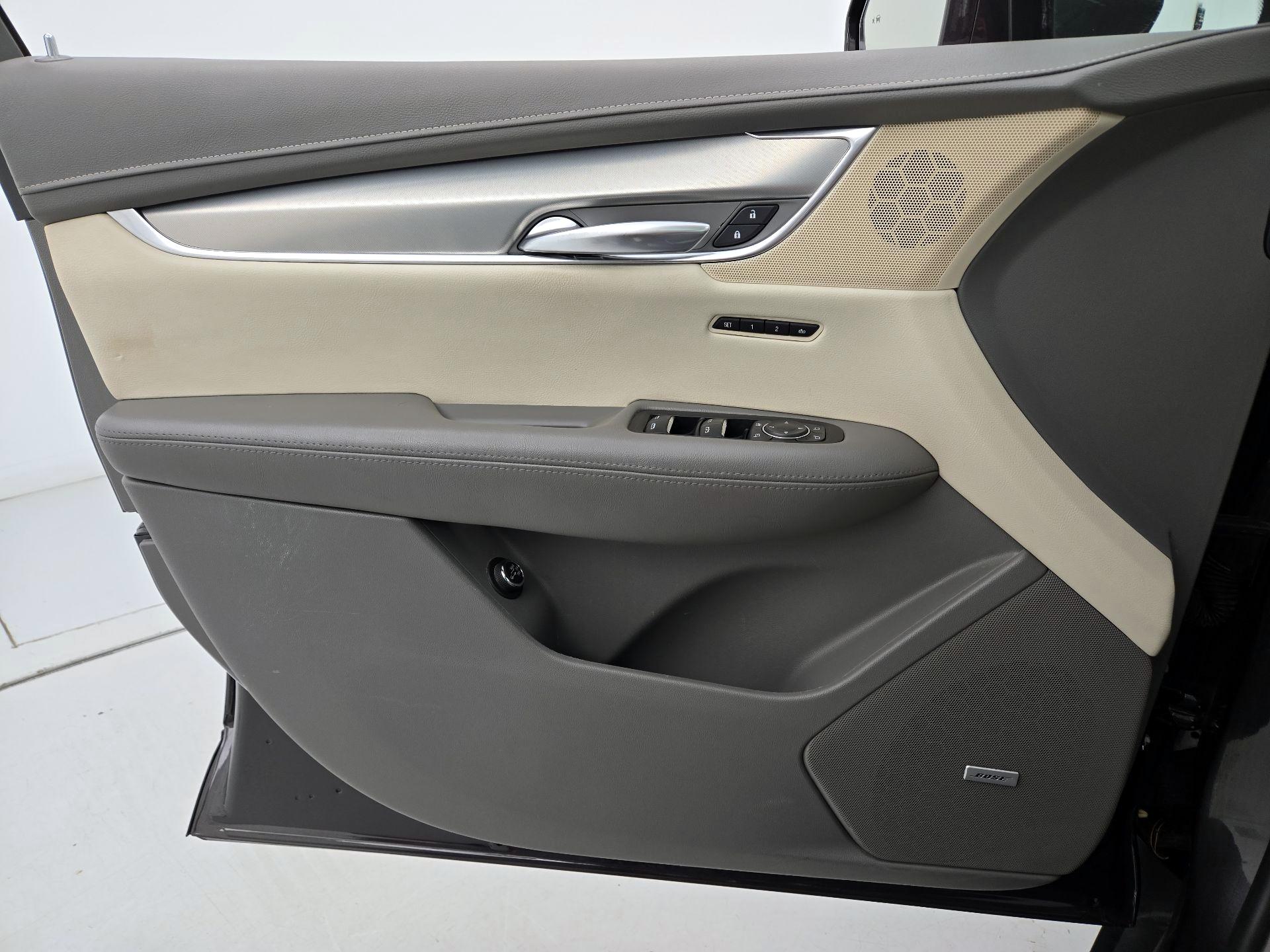 Thumbnail: 2019 Cadillac XT5 - 12