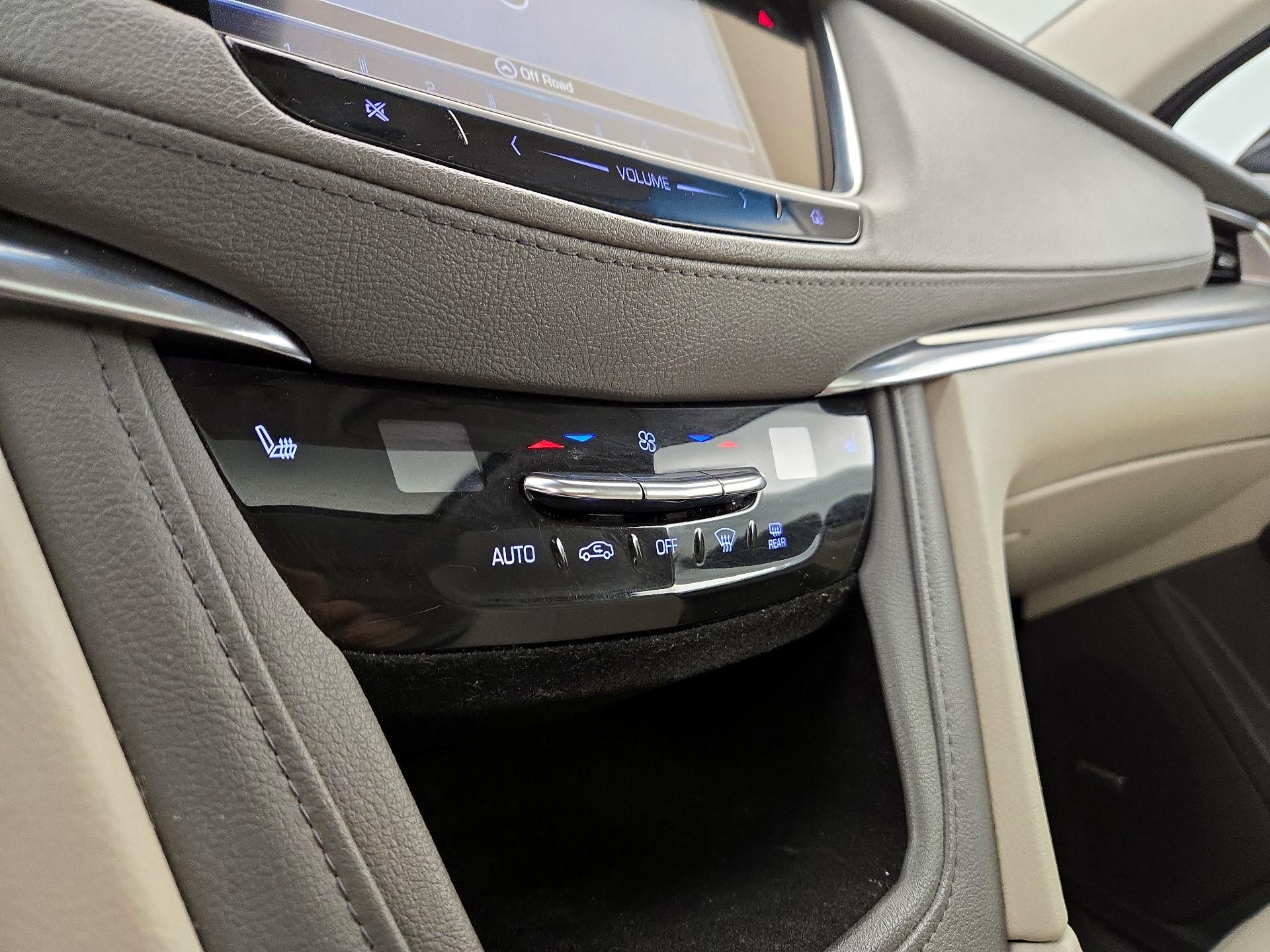 Thumbnail: 2019 Cadillac XT5 - 17