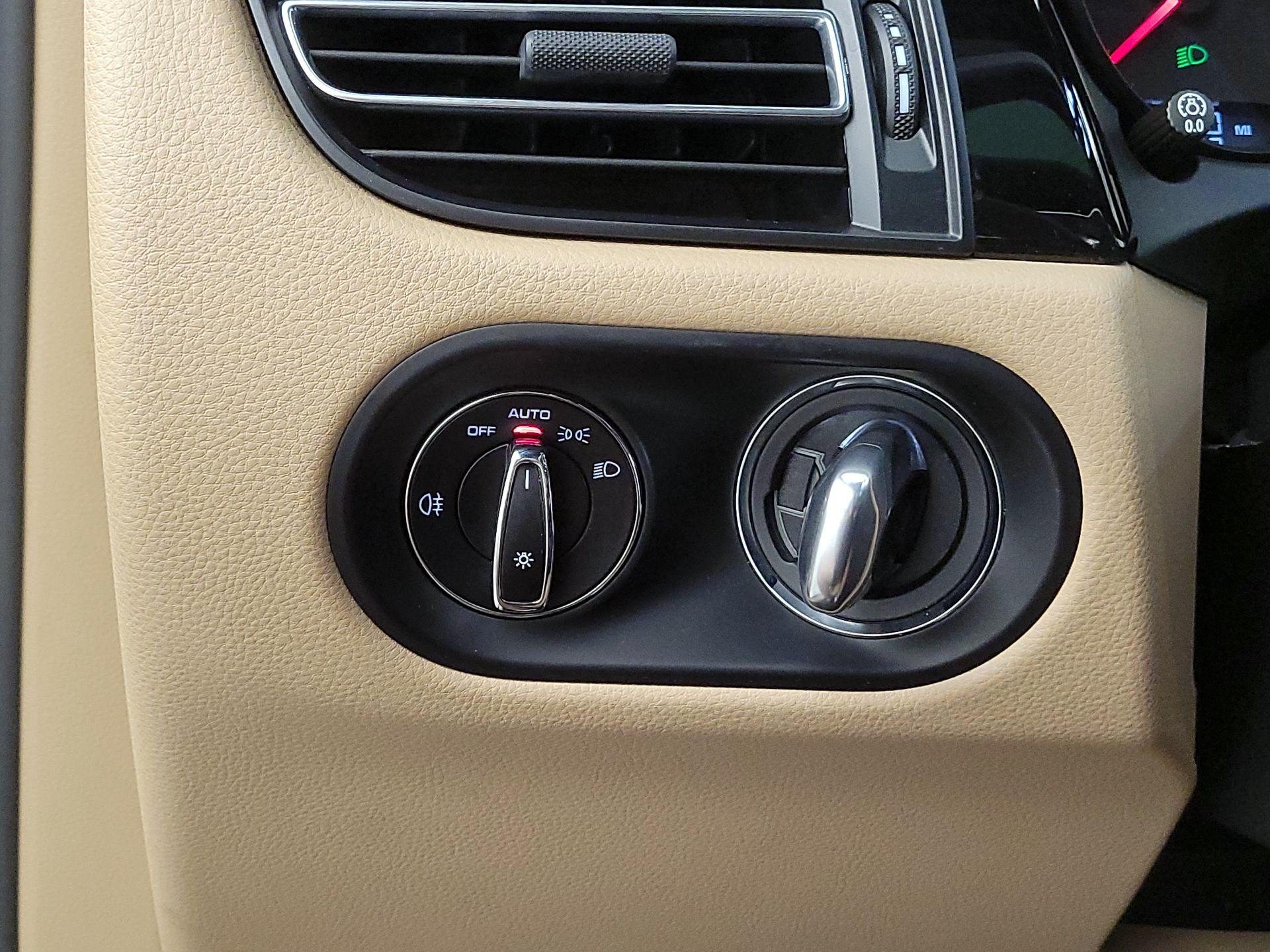 Thumbnail: 2021 Porsche Macan - 13