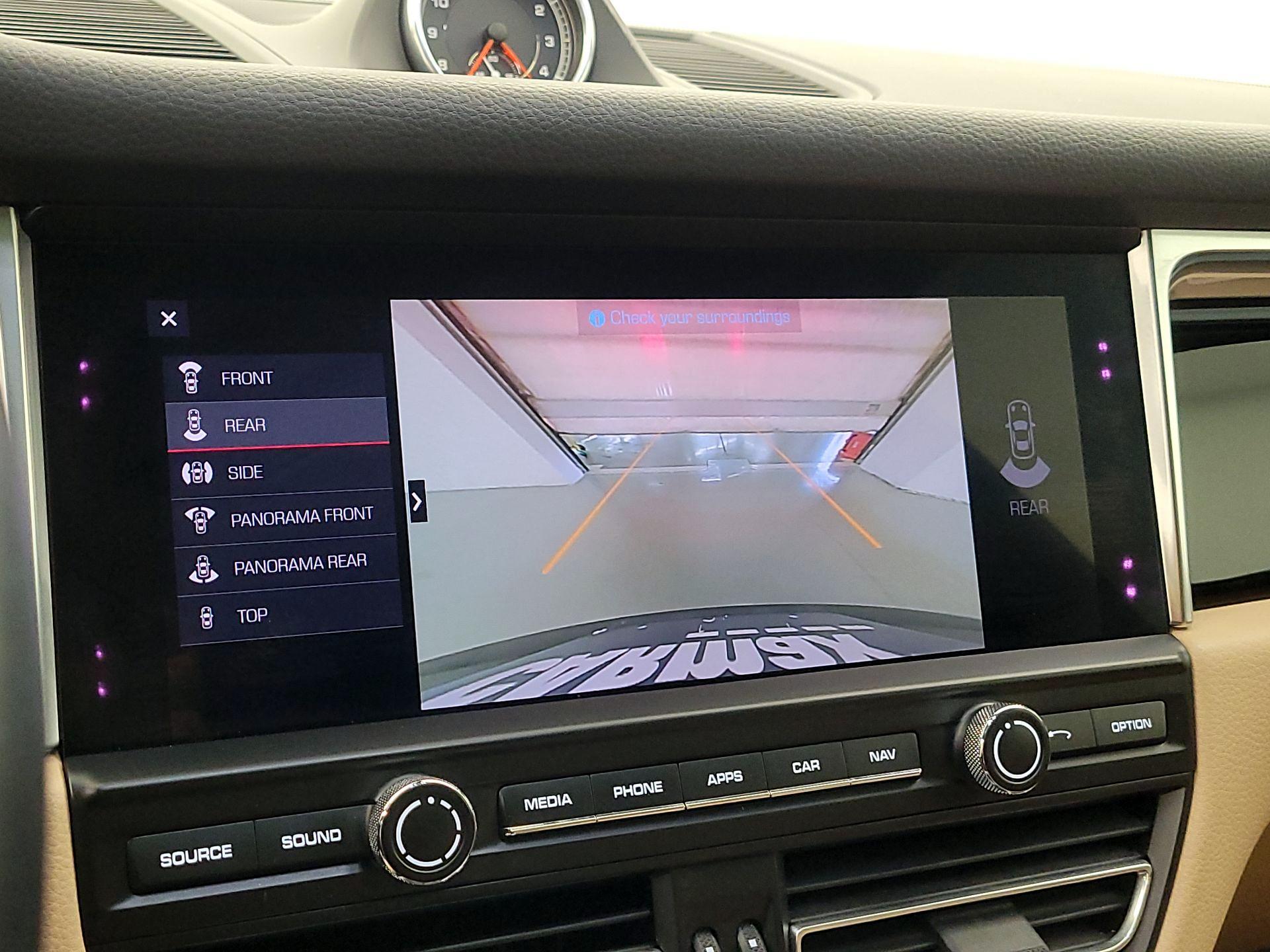 Thumbnail: 2021 Porsche Macan - 15