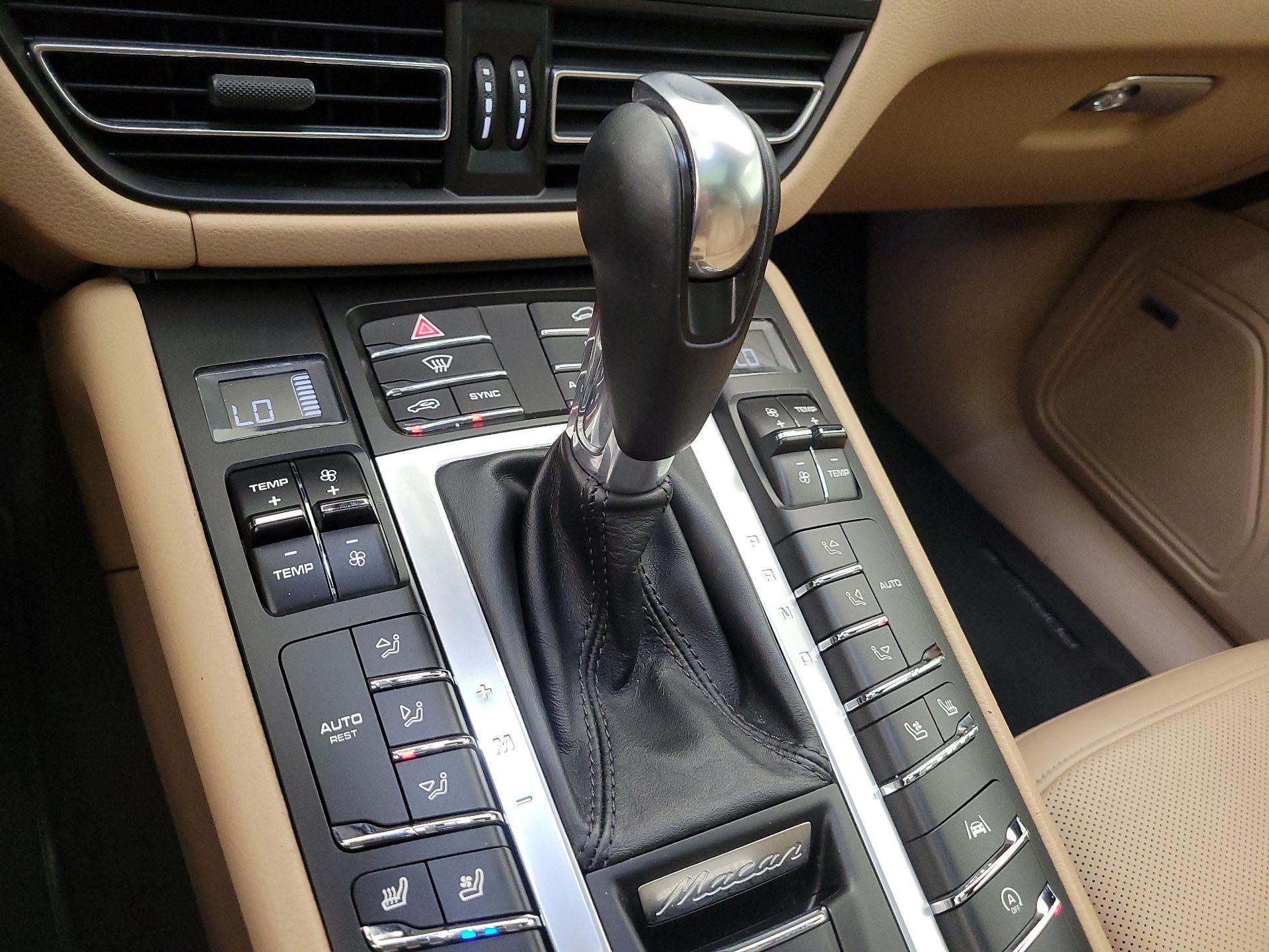 Thumbnail: 2021 Porsche Macan - 18