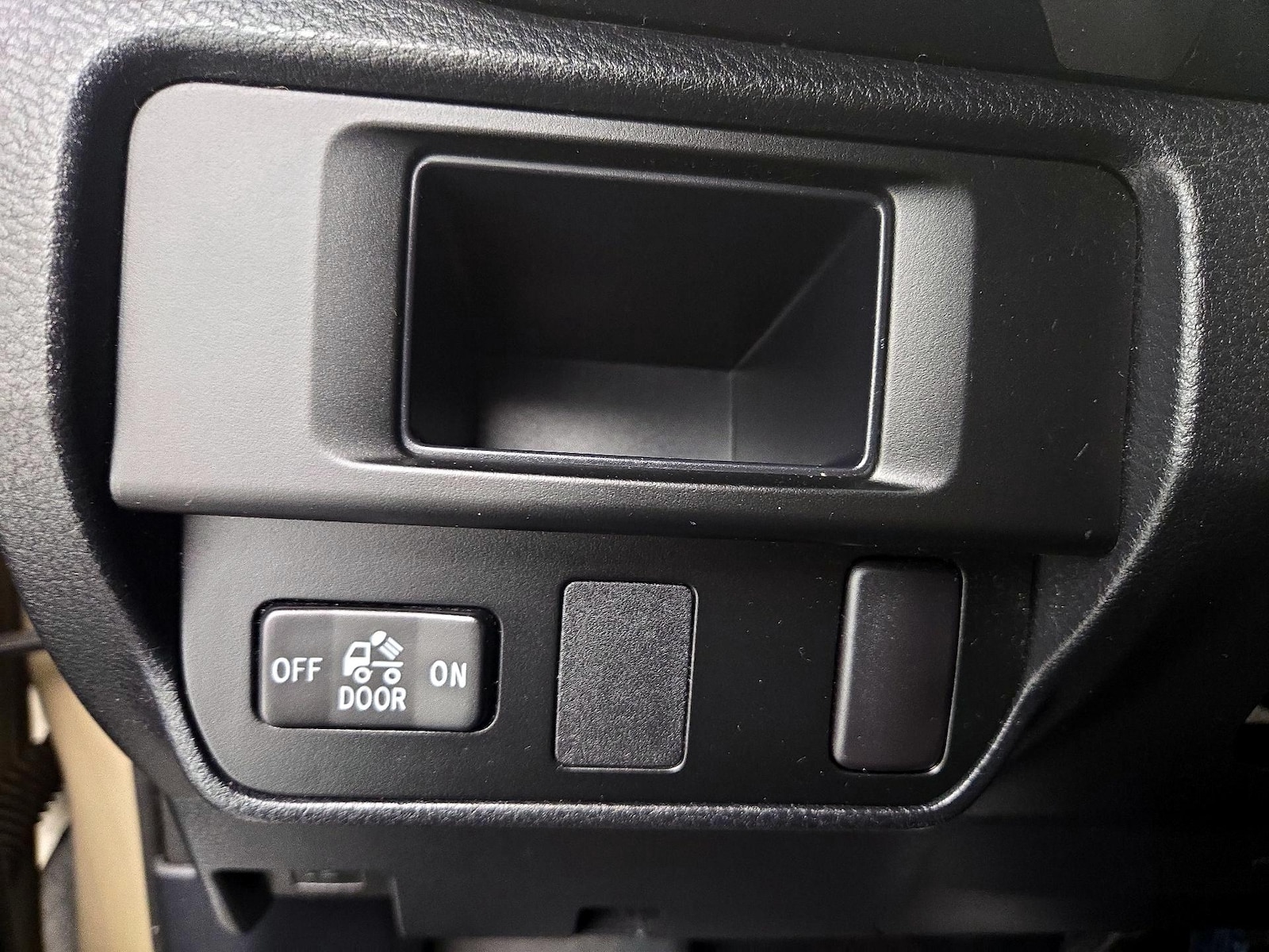 2017 Toyota Tacoma SR5 - Photo 12