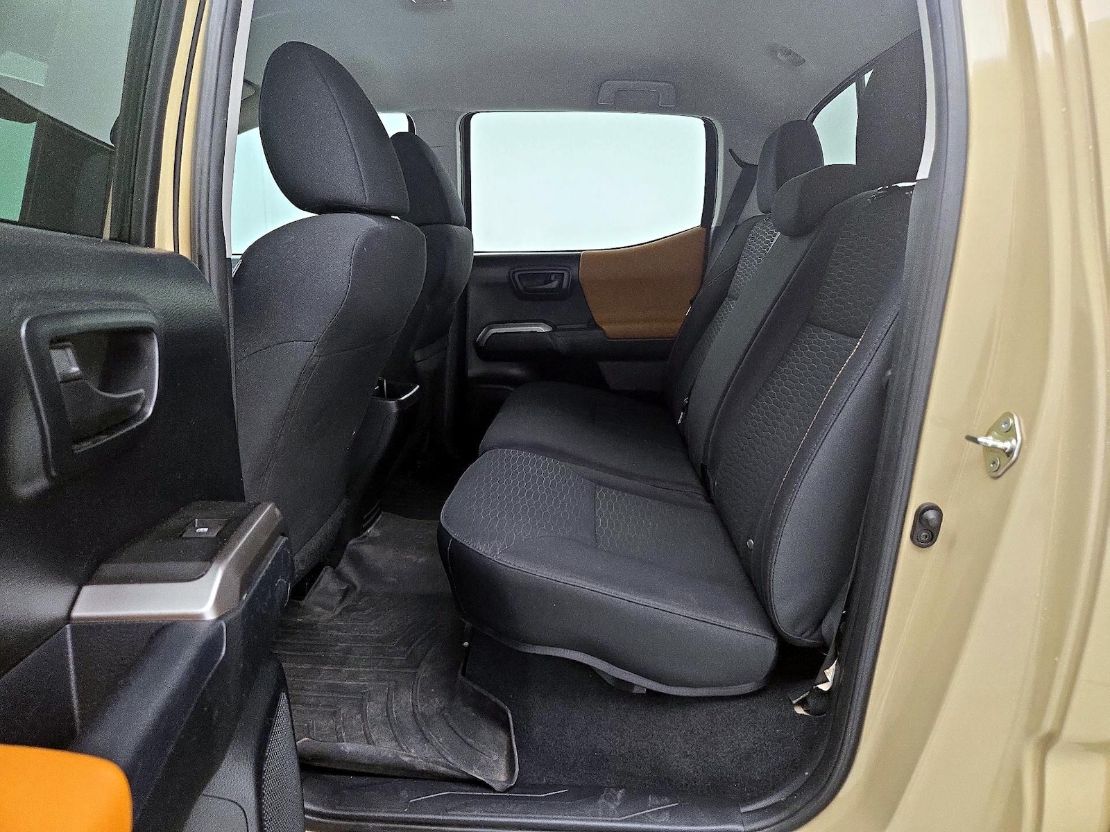 2017 Toyota Tacoma SR5 - Photo 19