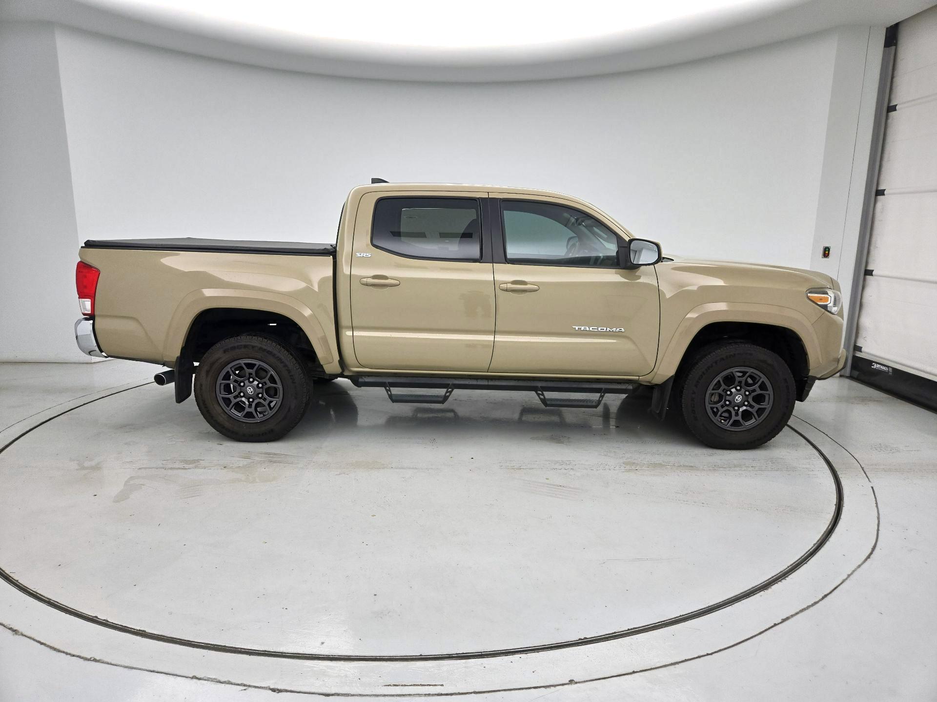 Thumbnail: 2017 Toyota Tacoma - 4