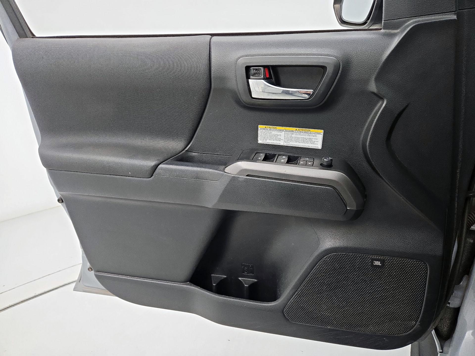 Thumbnail: 2019 Toyota Tacoma - 12