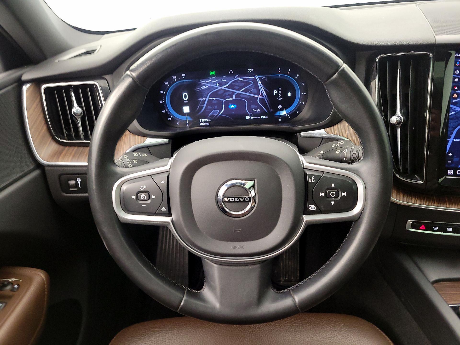 Thumbnail: 2022 Volvo XC60 - 10