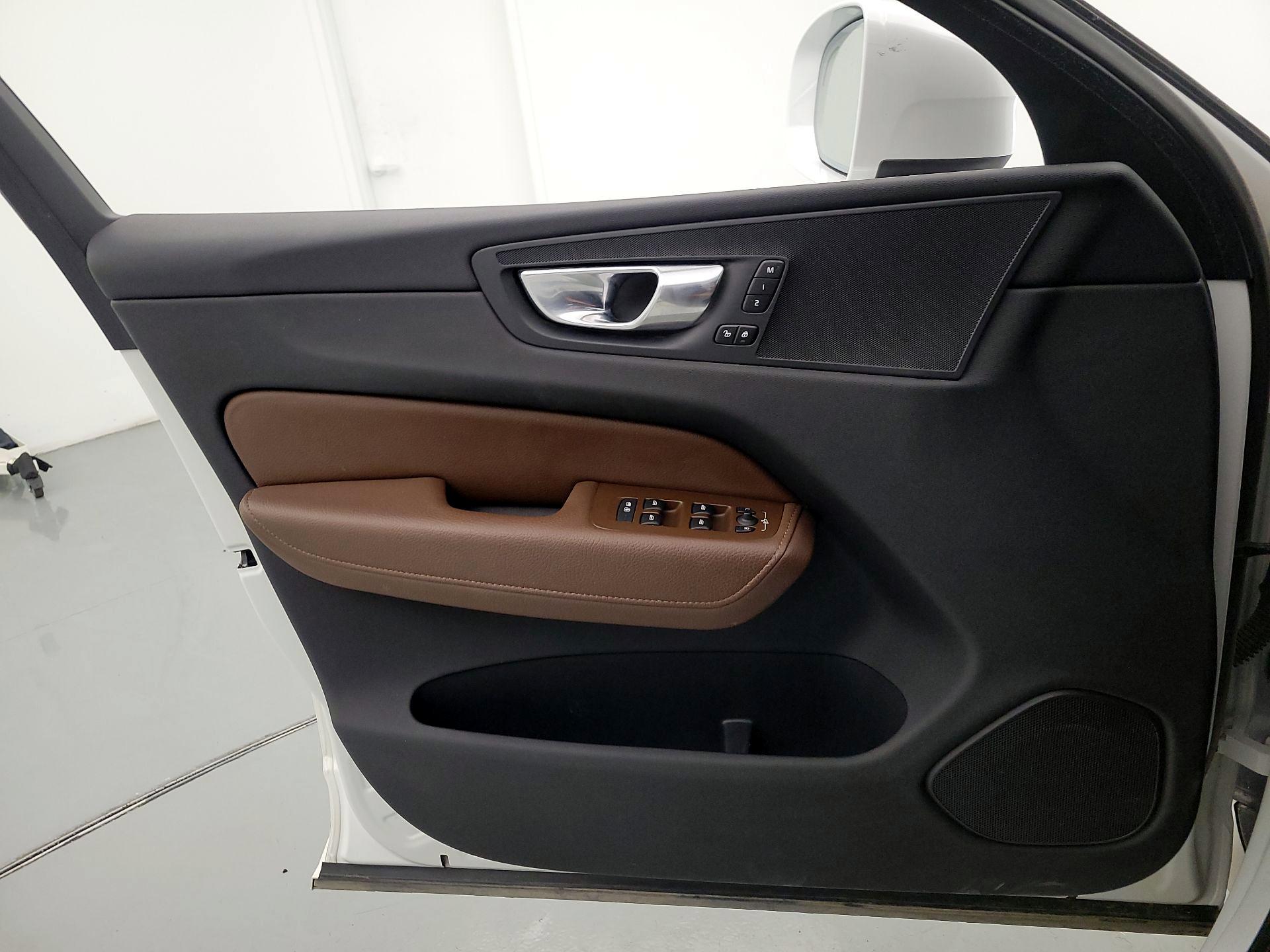 Thumbnail: 2022 Volvo XC60 - 12