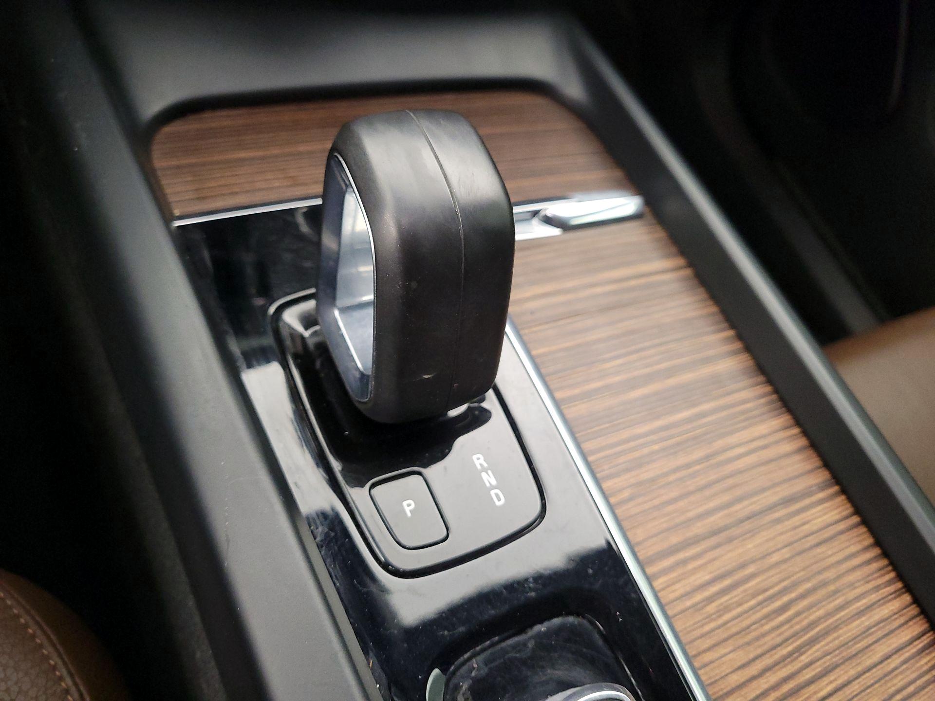 Thumbnail: 2022 Volvo XC60 - 18