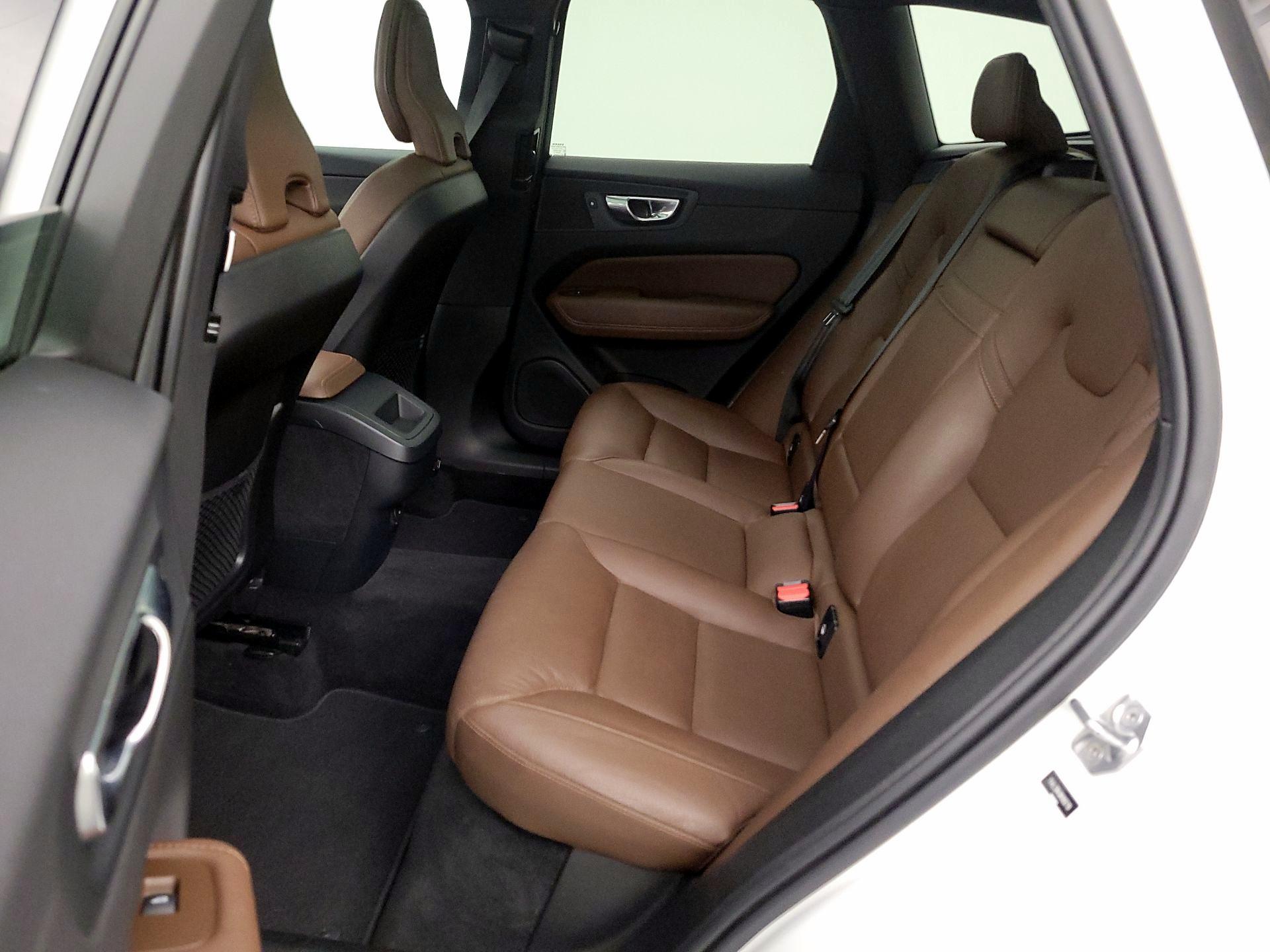 Thumbnail: 2022 Volvo XC60 - 20