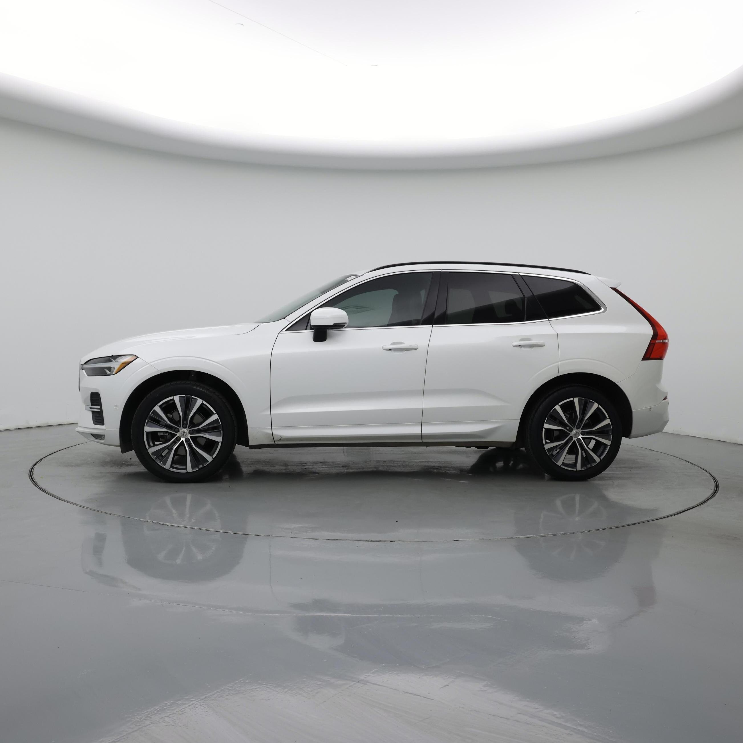 Thumbnail: 2022 Volvo XC60 - 3