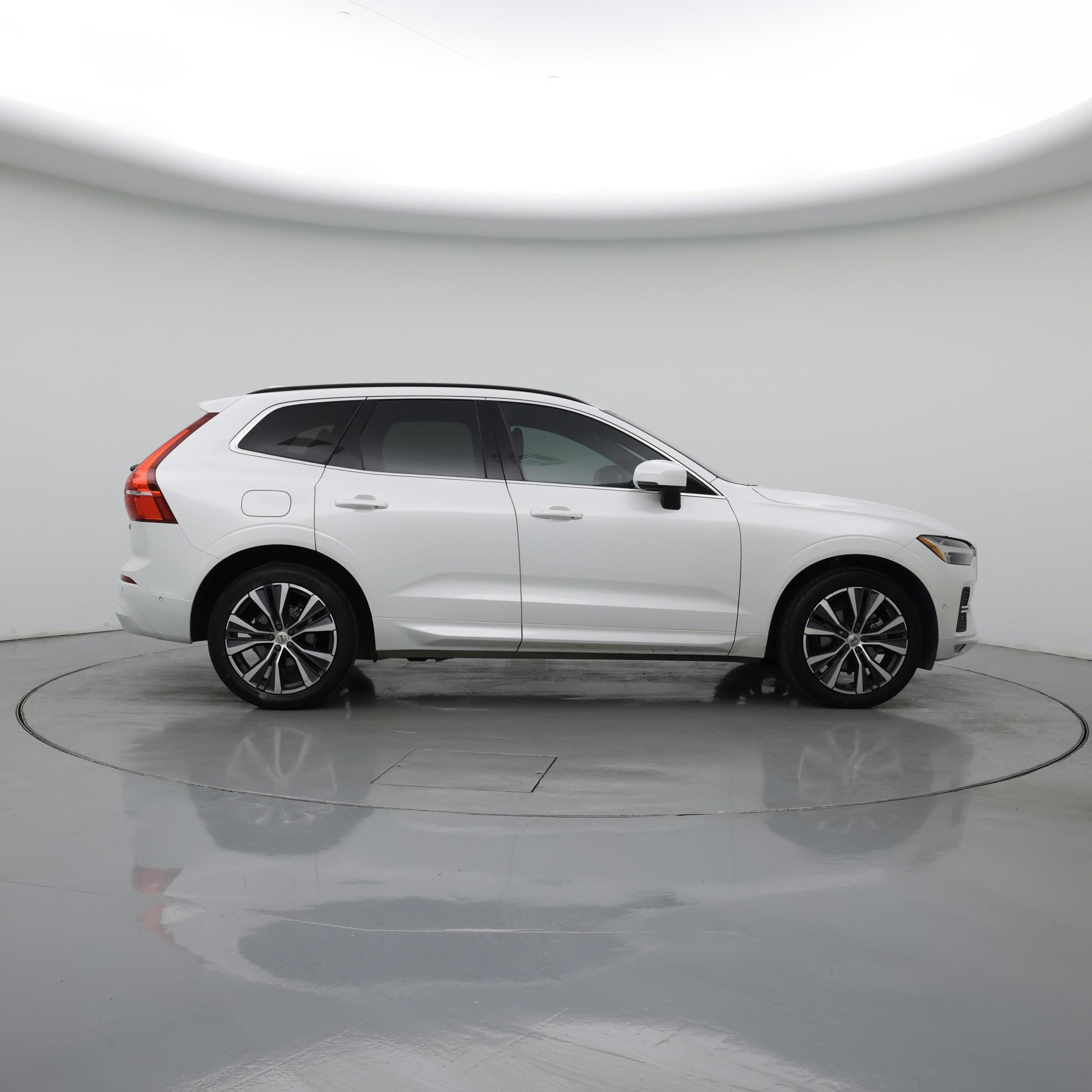 Thumbnail: 2022 Volvo XC60 - 7