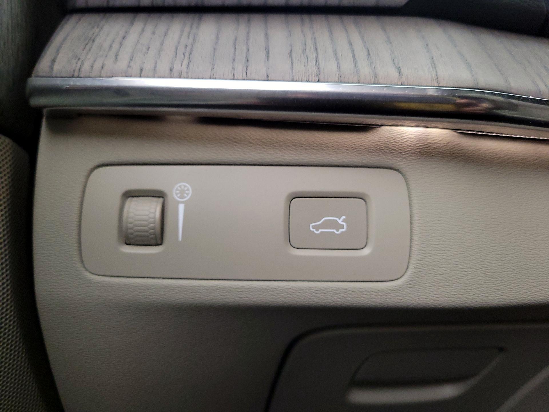 Thumbnail: 2022 Volvo XC90 - 13