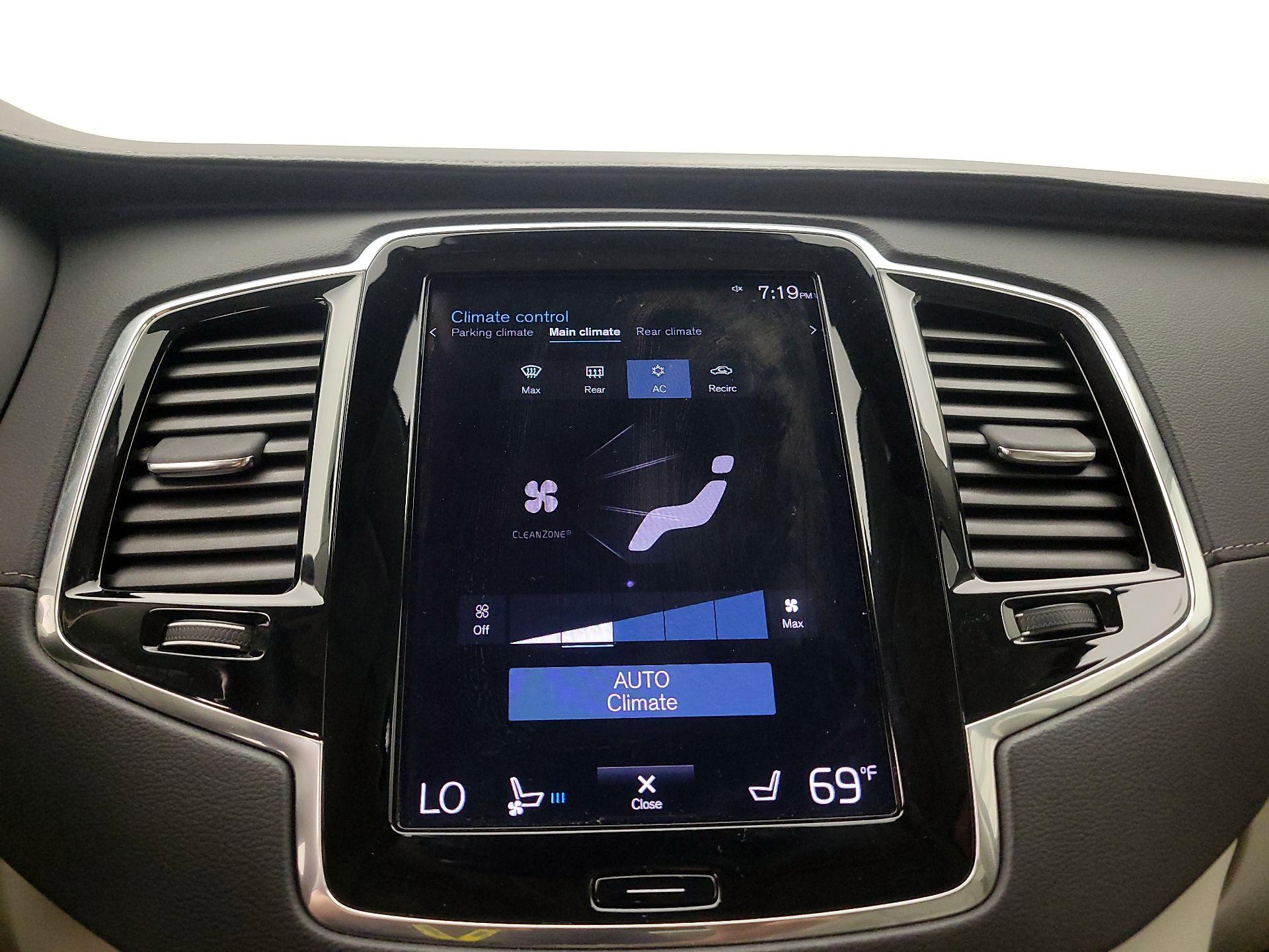 Thumbnail: 2022 Volvo XC90 - 17