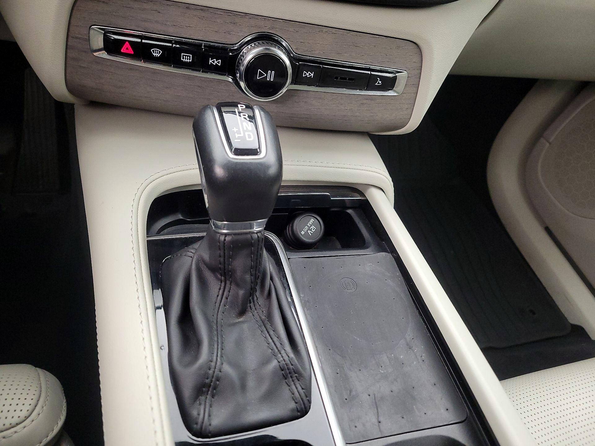 Thumbnail: 2022 Volvo XC90 - 18